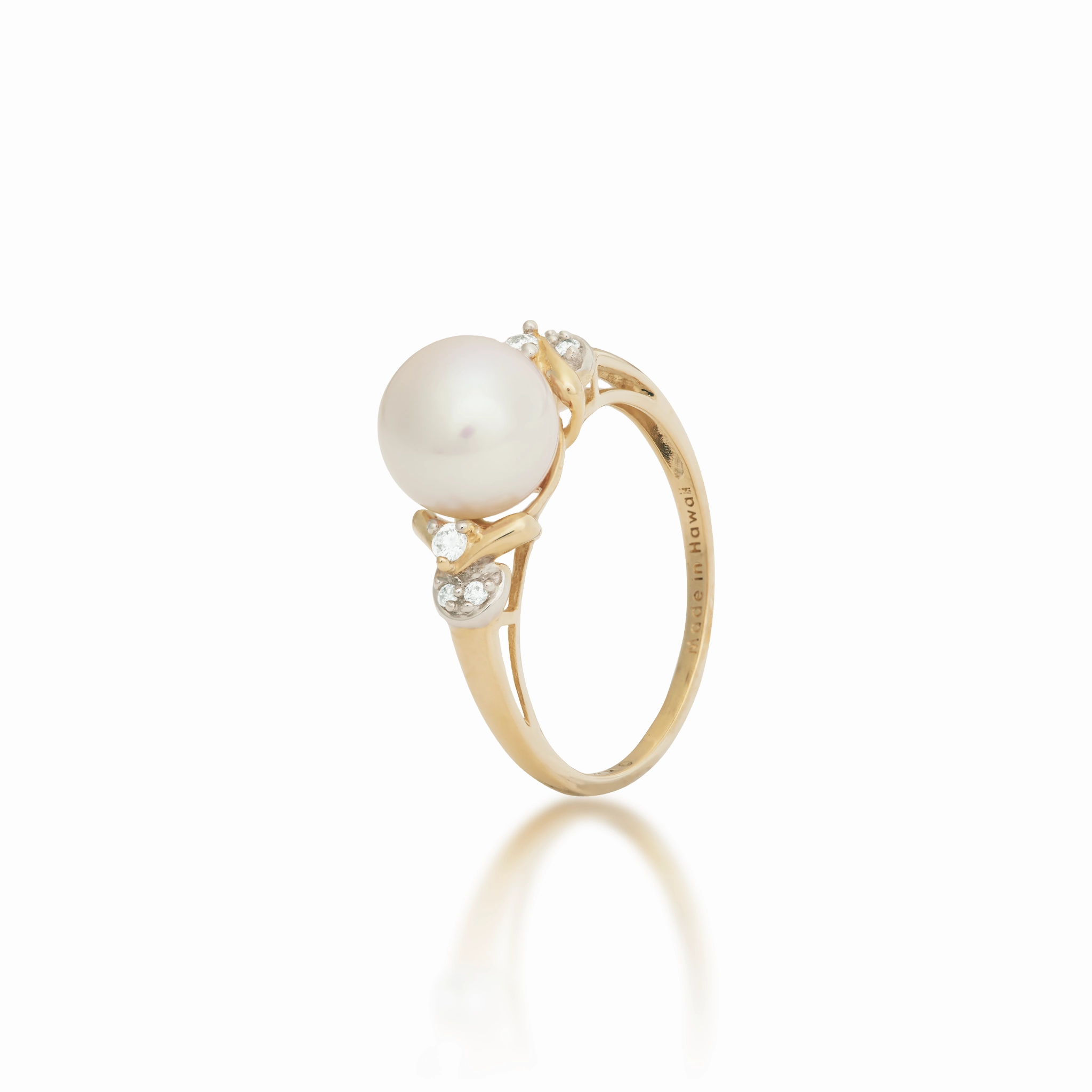 Freshwater White Pearl Ring in Gold with Diamonds - 8-9mm Crafted Detail