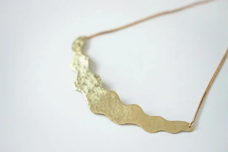 Enarmoured Wave Collar Necklace (Hammered Brass)