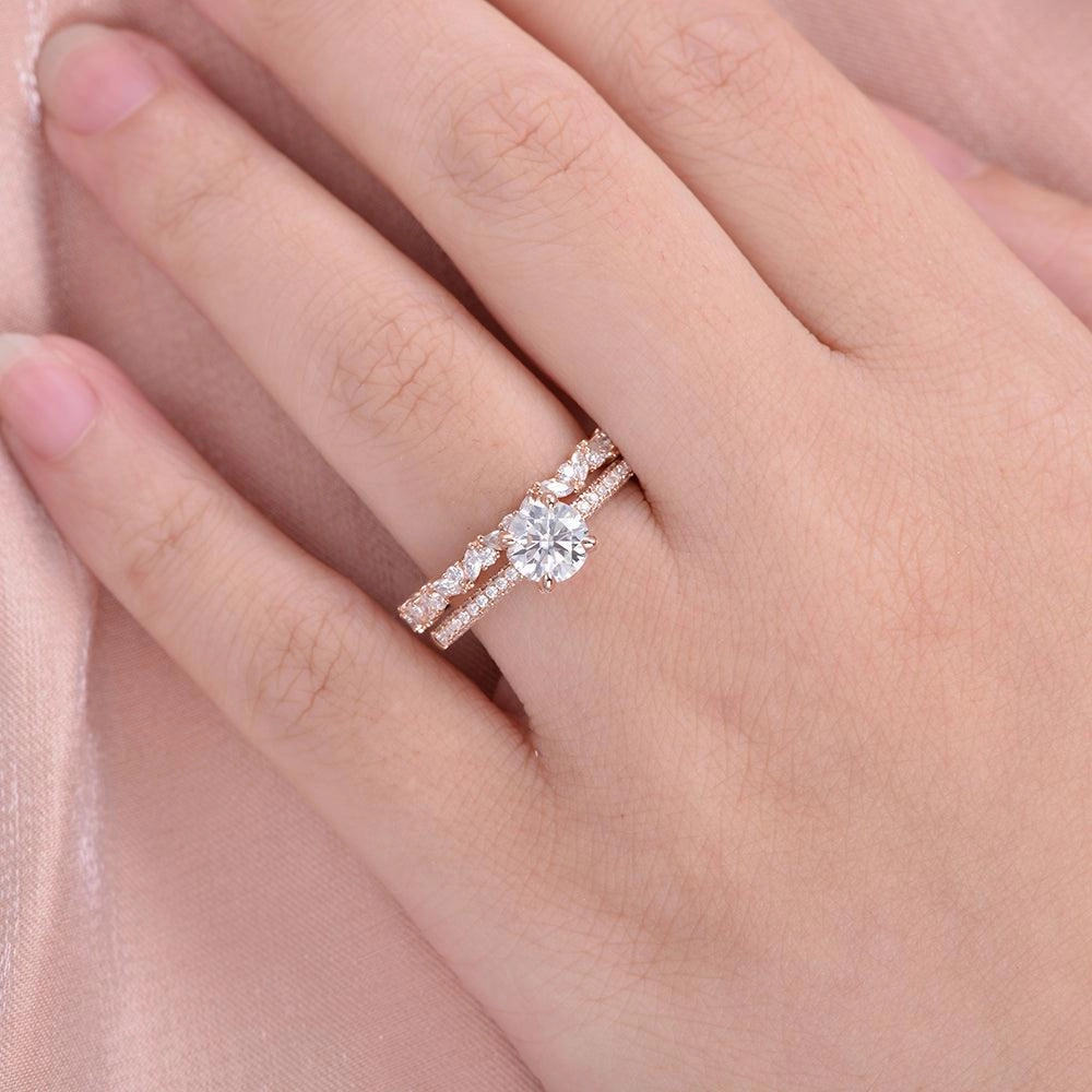 1.0ct Round Cut Moissanite Simply Vintage Gold Ring Set 2pcs Opulent Shine Bright Finish