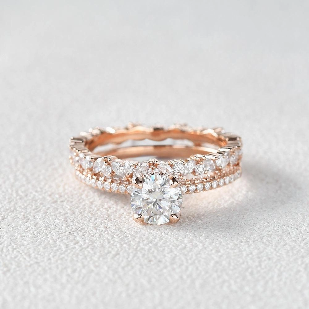 Classic Highlight Soft Appeal 1.0ct Round Cut Moissanite Simply Vintage Gold Ring Set 2pcs