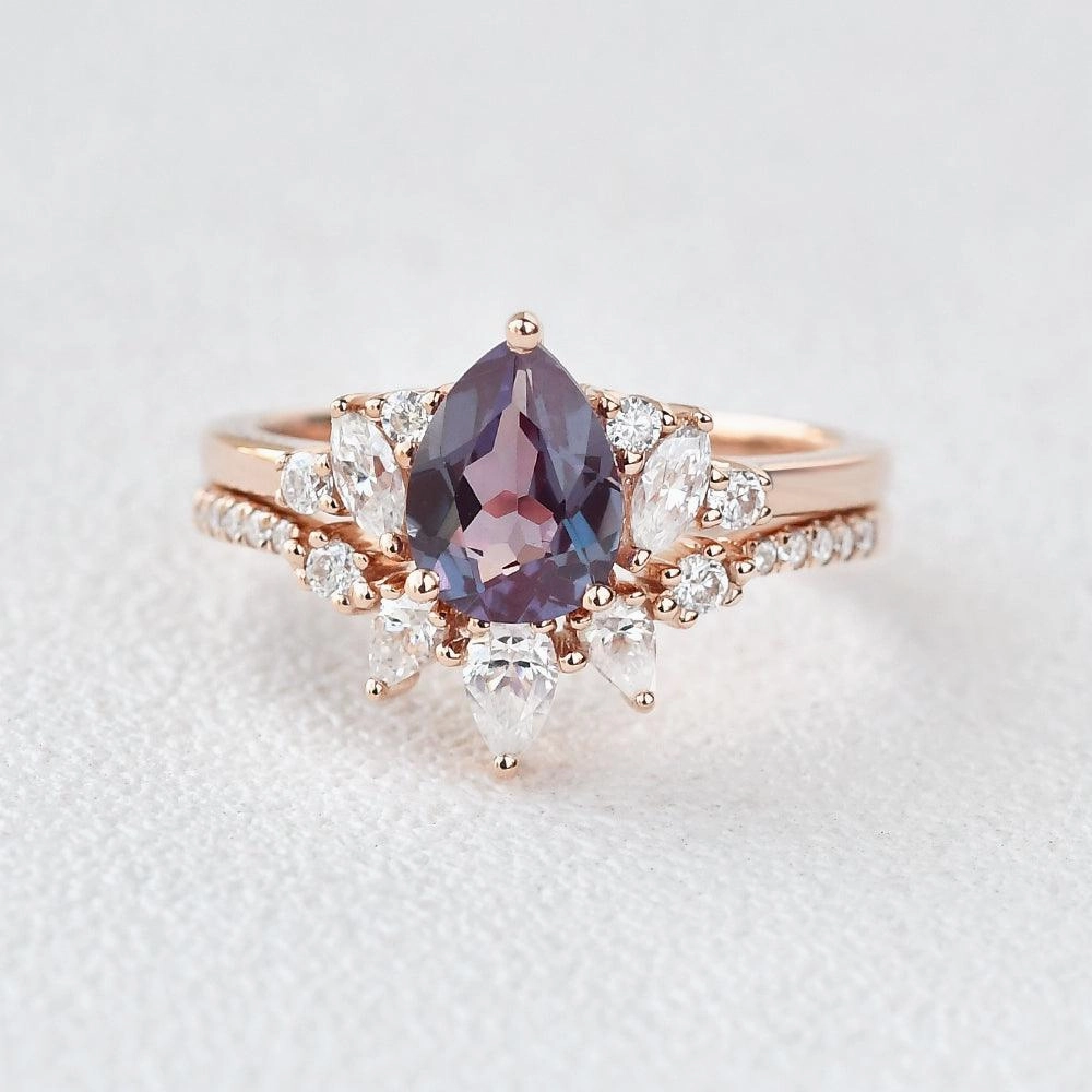 Pear Cut Lab Alexandrite & Moissanite Ring Set 2pcs - Elara Stylish Appeal