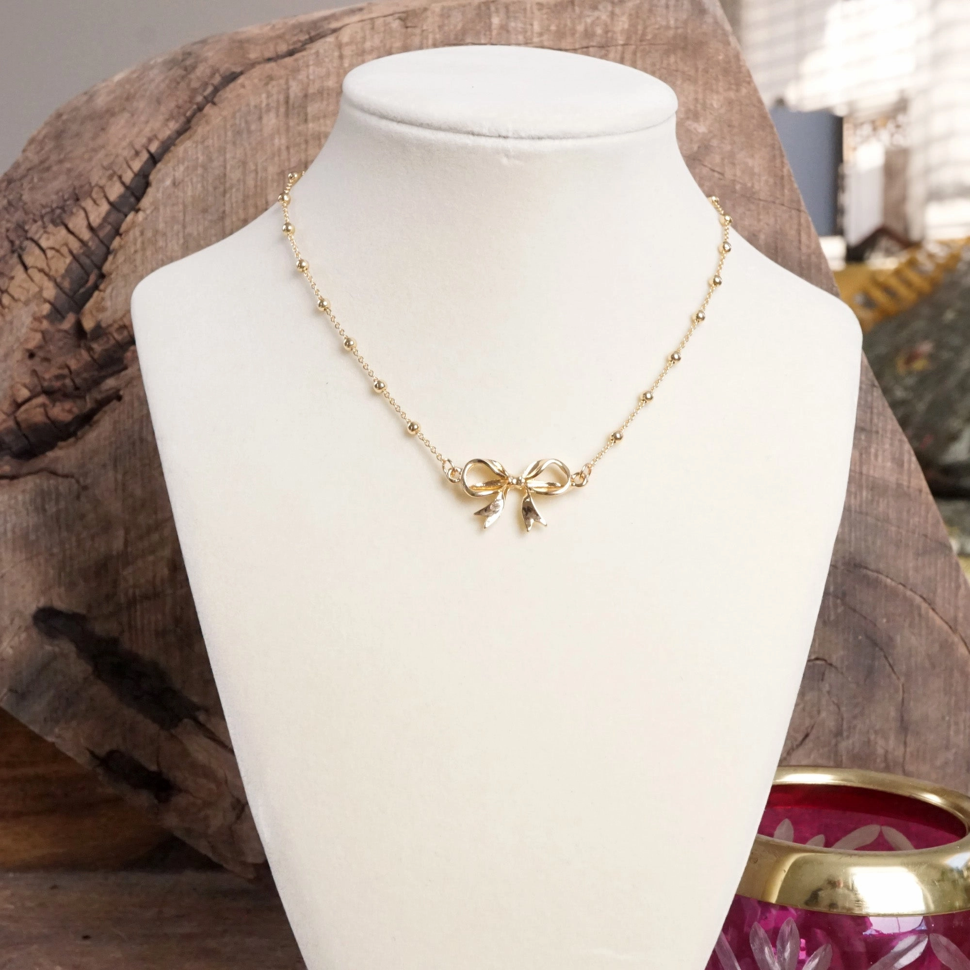 Creative Accent Fancy Bow Necklace - Short dainty station chain in gold tone