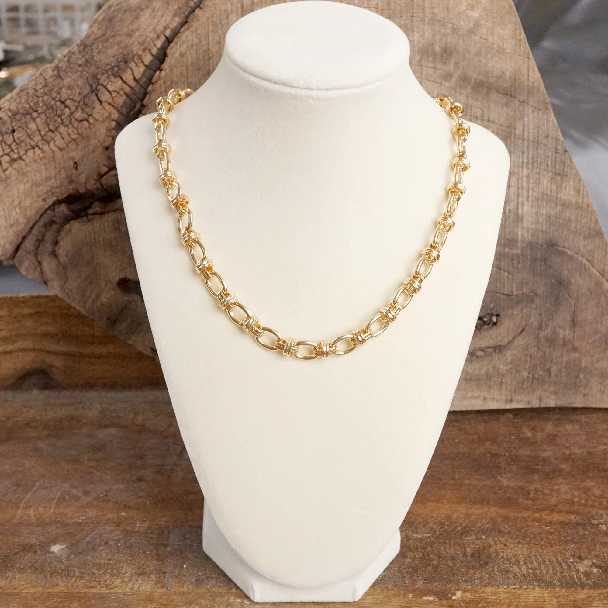 Fancy Chunky Chain Necklace ?C Gold Tone Classic Piece