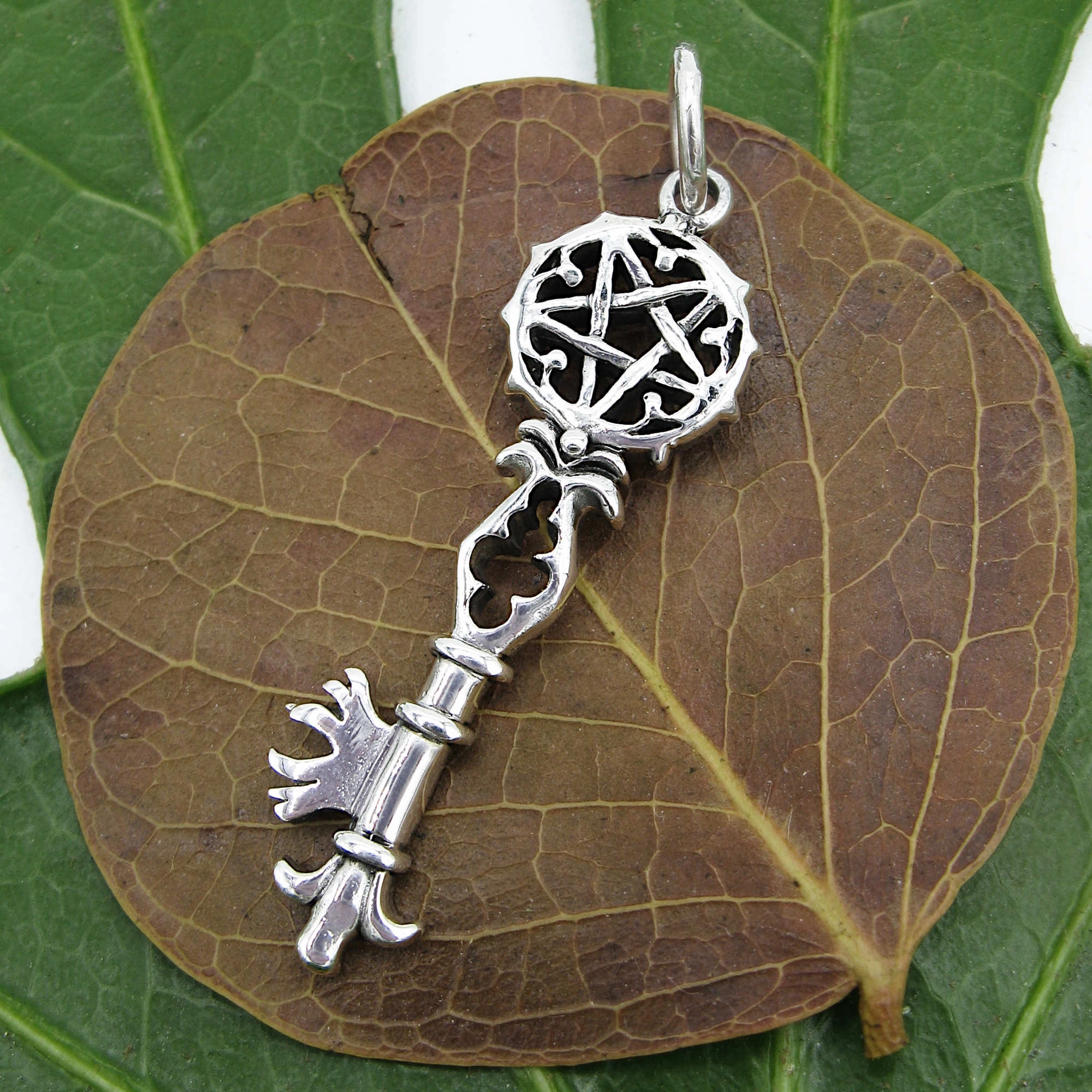 Single Strand Adornment Magnificent Piece Fancy Inverted Pentagram Key Pendant