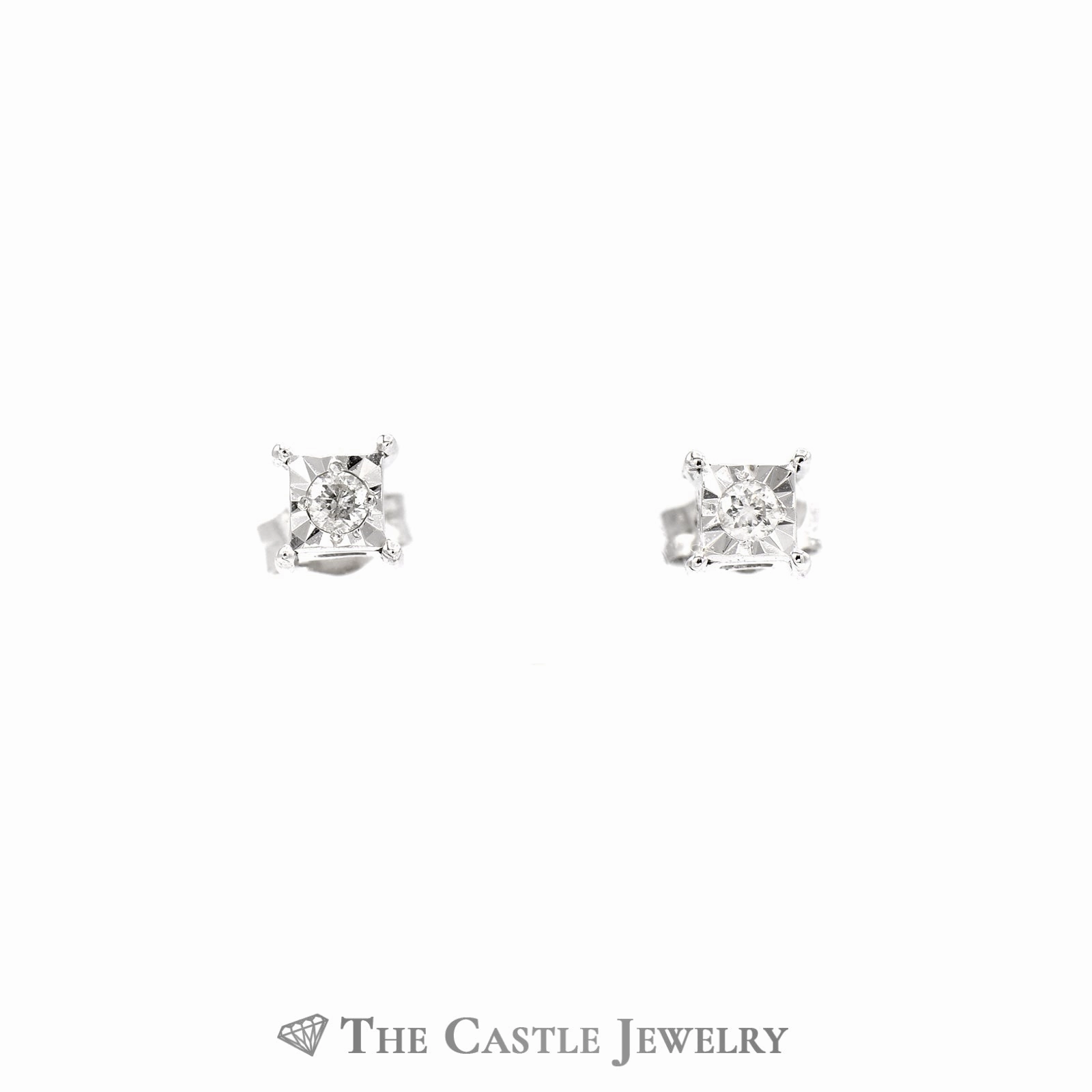 Round Diamond Stud Earrings in Square Illusion Mounting Elegant Appearance Beautiful Appearance