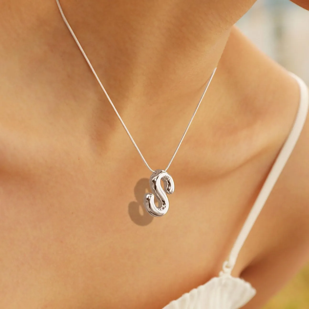 Gold Initial Necklaces for 𝐖𝐨𝐦𝐞𝐧 𝐓𝐞𝐞𝐧𝐬 𝐆𝐢𝐟𝐭𝐬 Trendy Stuff Bubble Letter Pendant Necklace Gold Jewelry Birthday Gifts for Women Teen Her Mom Sister