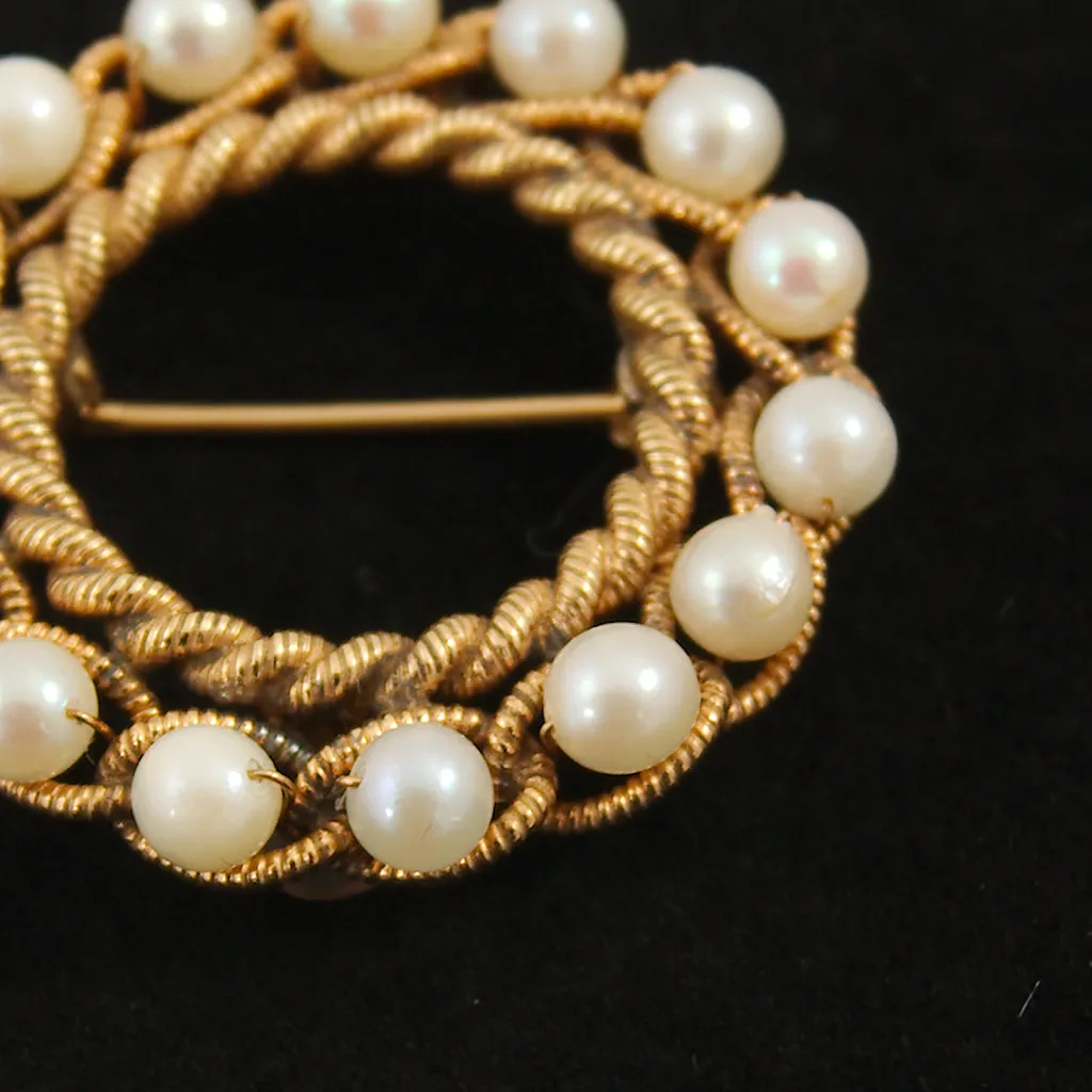 Gold Rope & Pearl Wreath Brooch