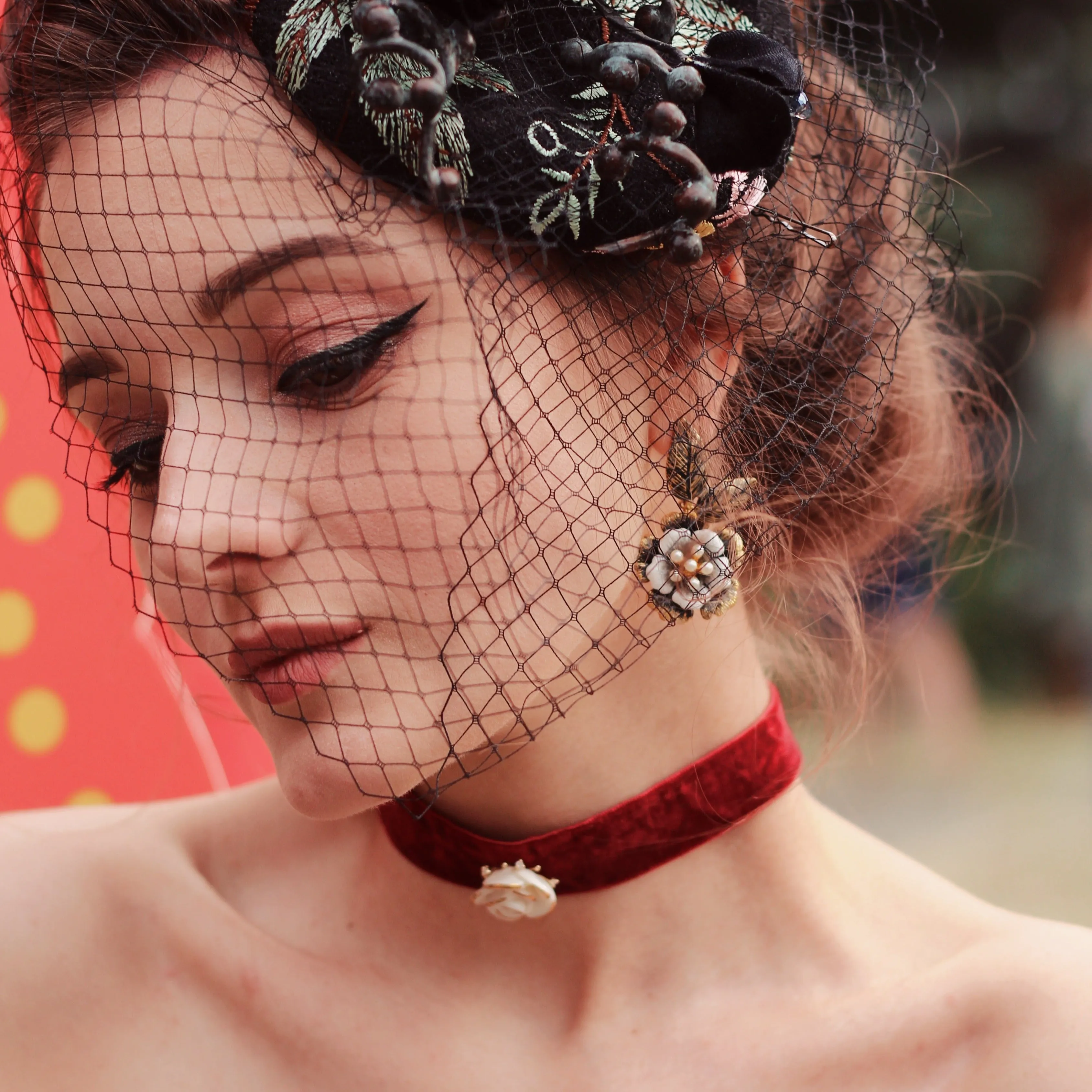 Golden White Cloud Rose Red Velvet Choker