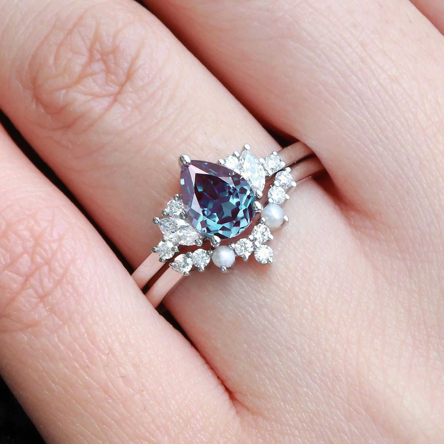 1.5ct Lab Alexandrite Pearl-fect Vintage Cluster Ring Set 2pcs - Zhuri Light tone