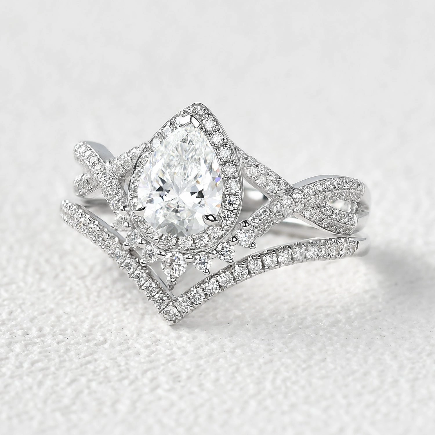 Signature Piece Subtle Form Pear Shaped Moissanite Infinity Gold Ring Set 2pcs