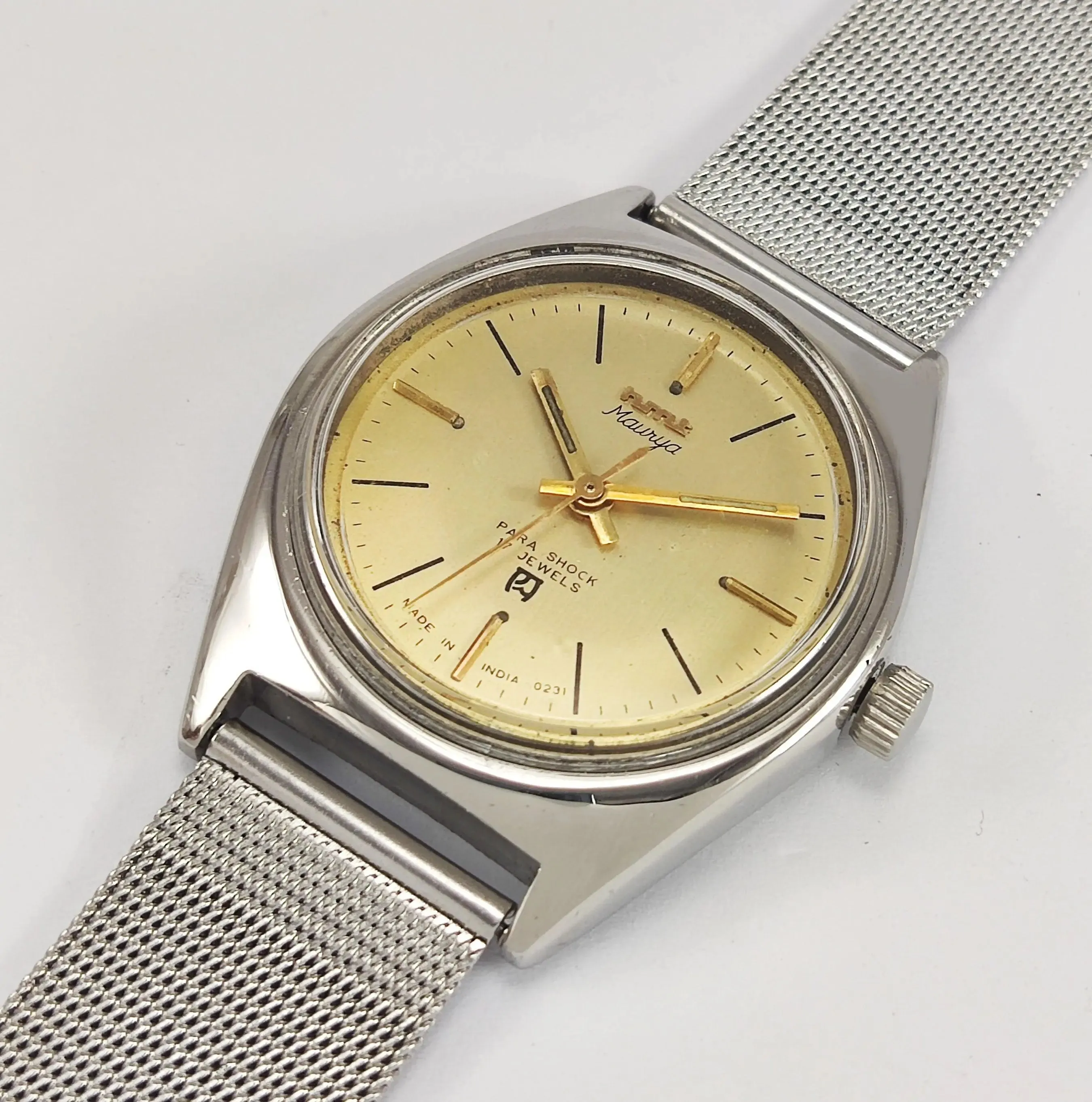 HMT Maurya Para Shock 17 Jewels Golden Dial Mechanical Hand winding Men's Wrist Watch