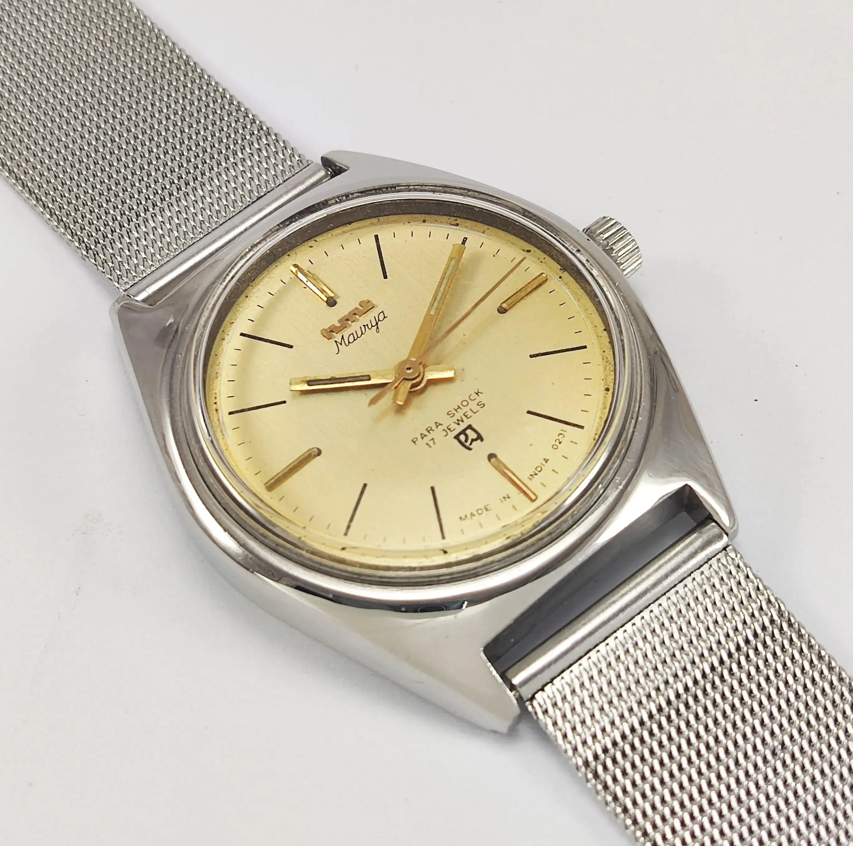 HMT Maurya Para Shock 17 Jewels Golden Dial Mechanical Hand winding Men's Wrist Watch