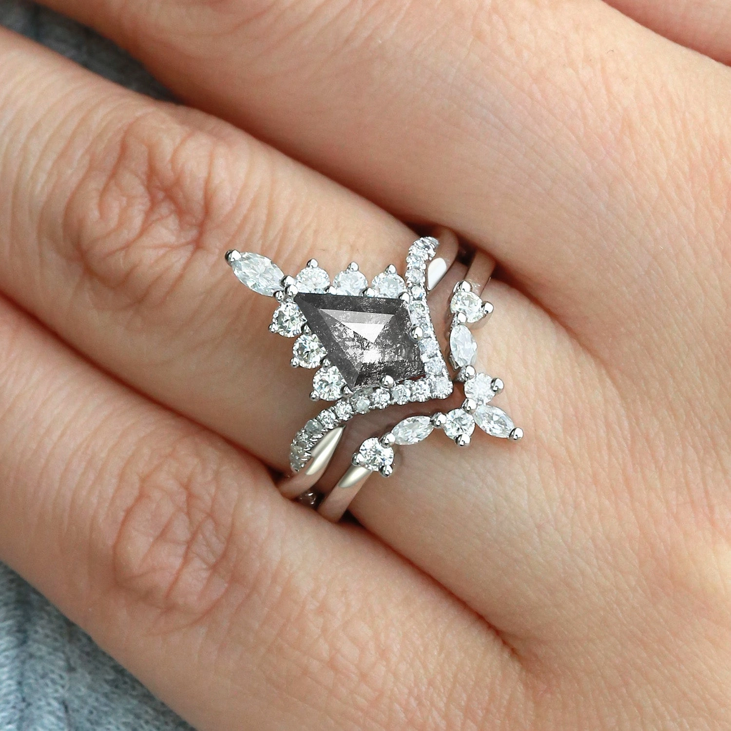 Kite Salt & Pepper Diamonds Wedding Ring Set 2pcs Romantic Feel Bold Highlight