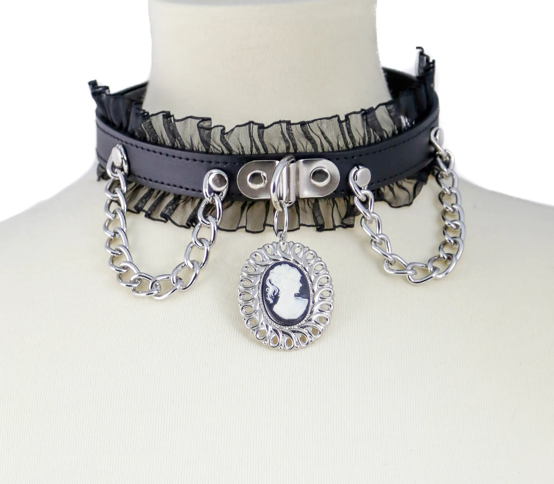 LaceHanging Chain Pendant Choker