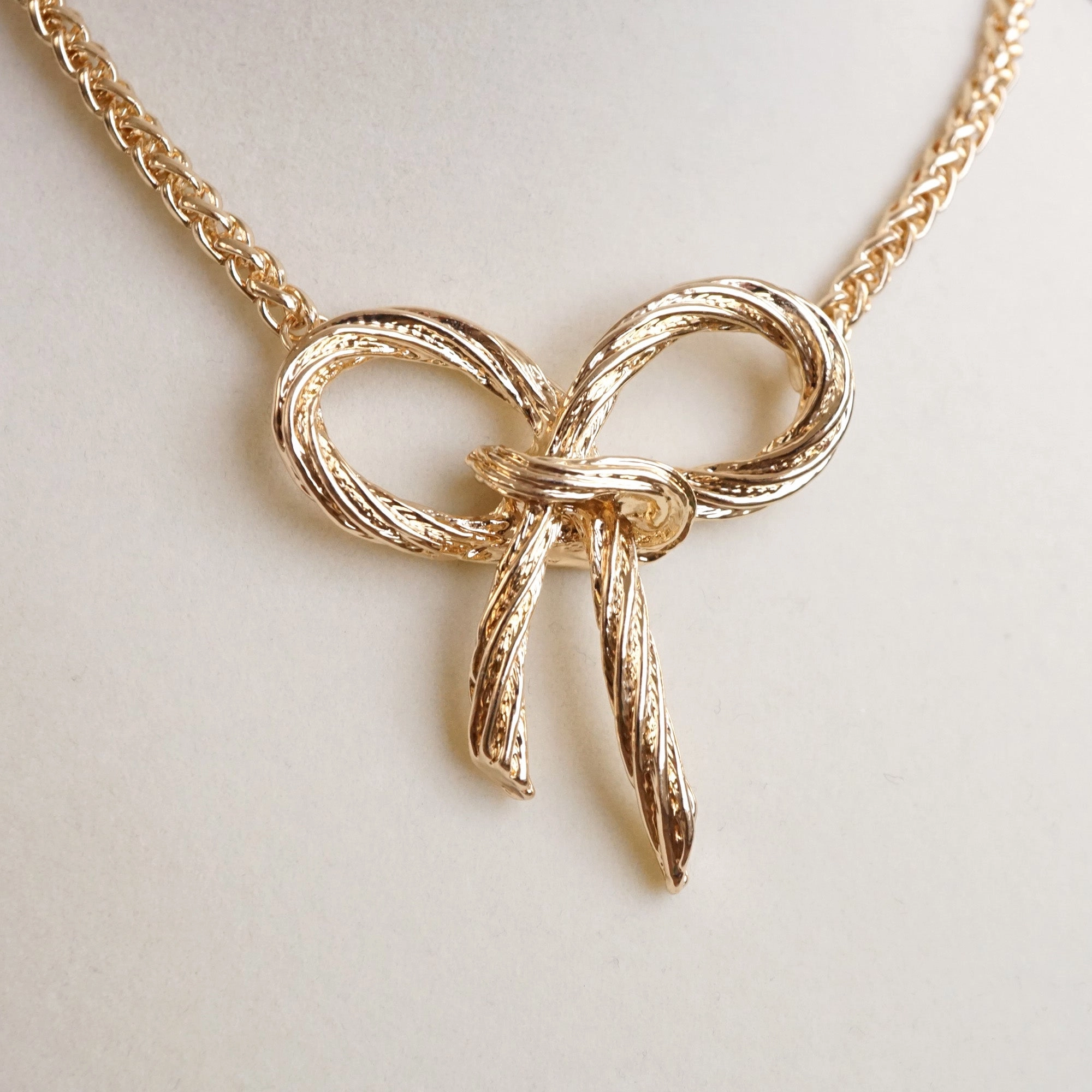 Effortless Wear Large Rope Textured Bow Pendant Statement Necklace Gold Silver Tone