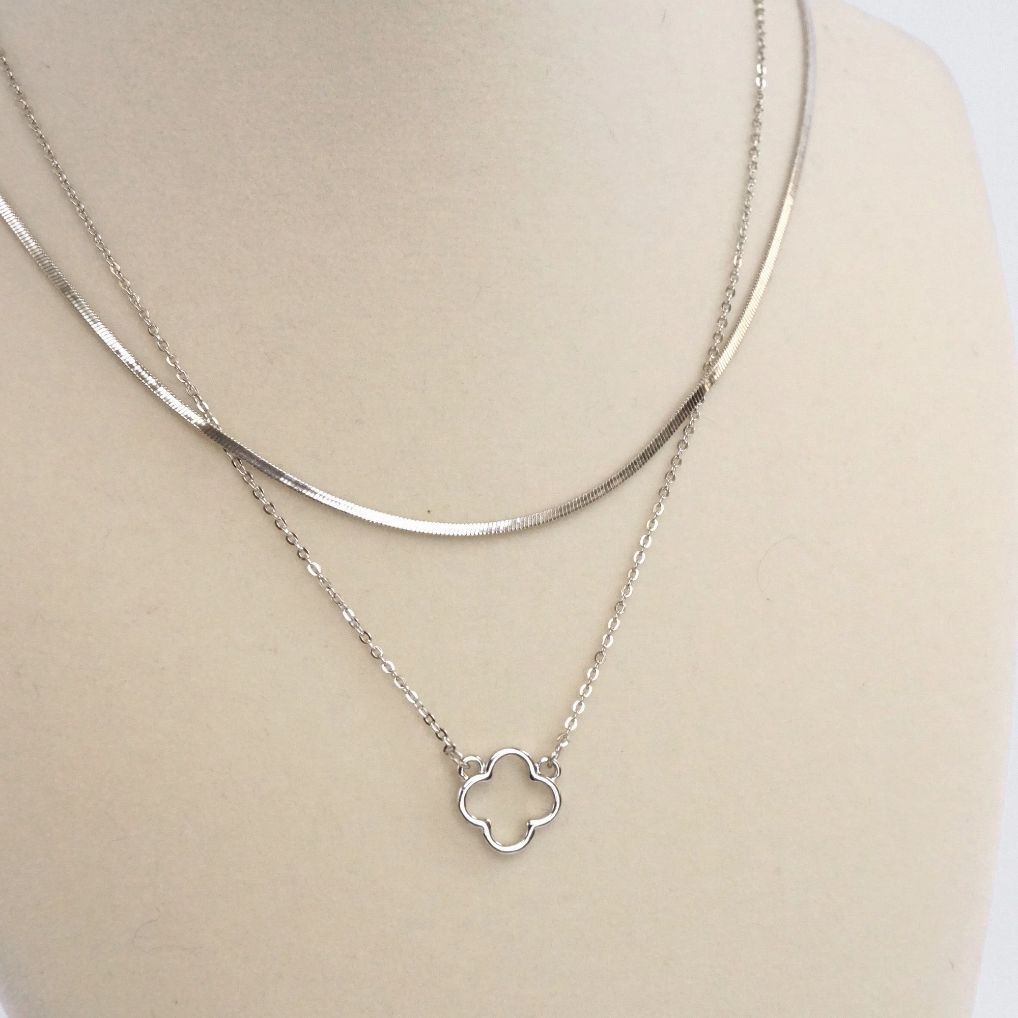 elegant design Clover pendant Layered short necklace Silver Gold tone