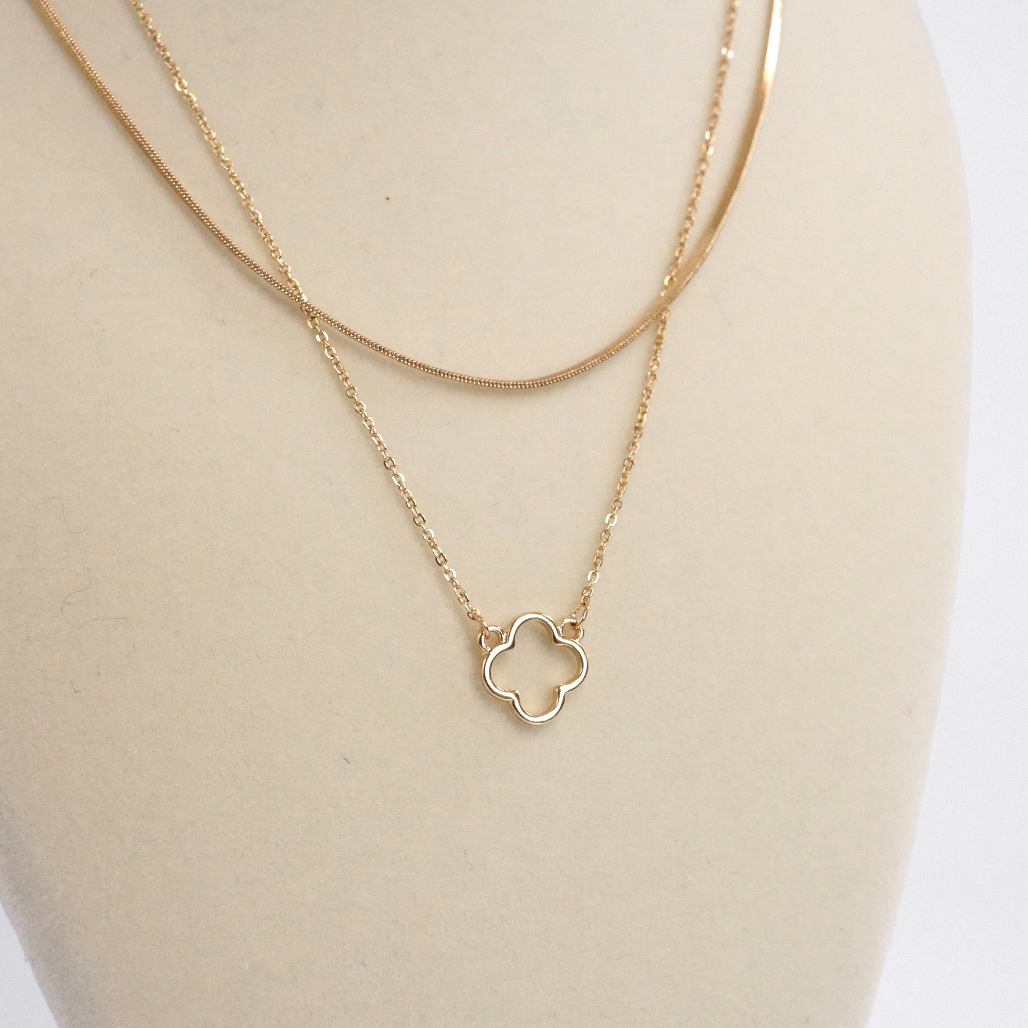 Contemporary Adornment Elegant Detail Clover pendant Layered short necklace Silver Gold tone