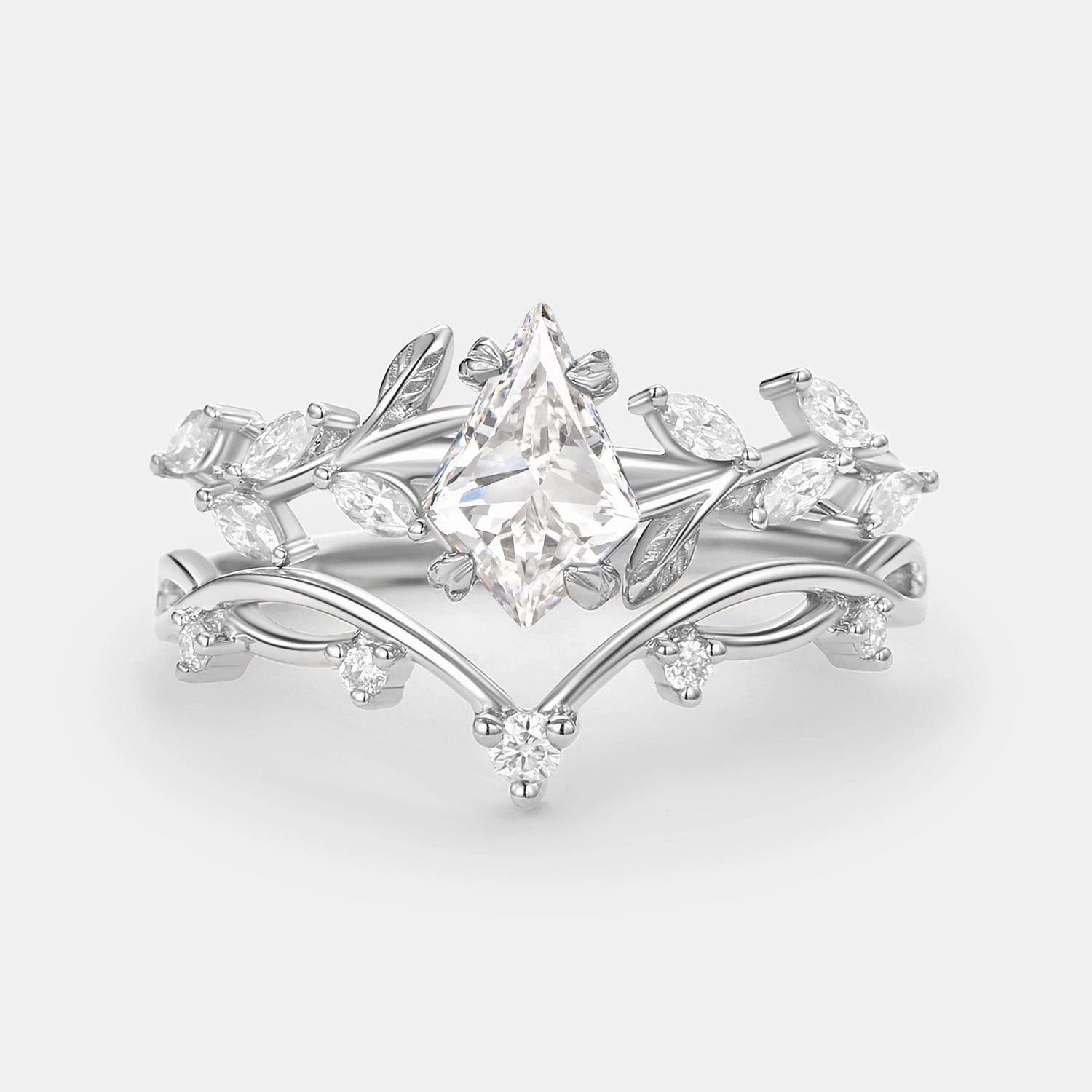 Distinctive Layer Glimmer Accent Leafy Kite Lab Grown Diamond Engagement Ring Set 2pcs- Clover