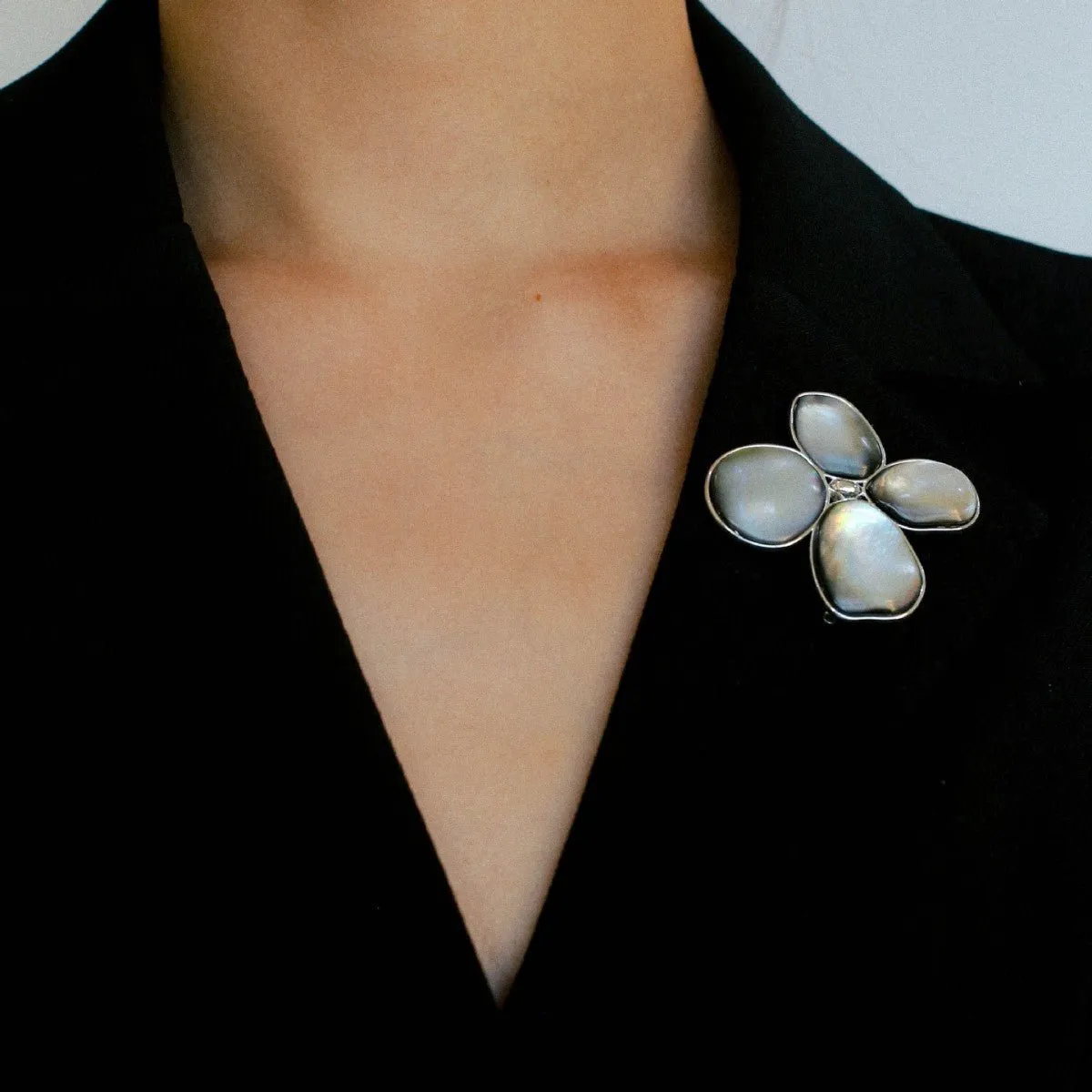 Lilac Blossom Natural Gray Mother-of-pearl Brooch