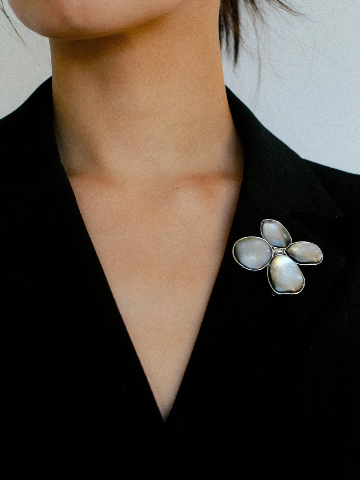 Lilac Blossom Natural Gray Mother-of-pearl Brooch