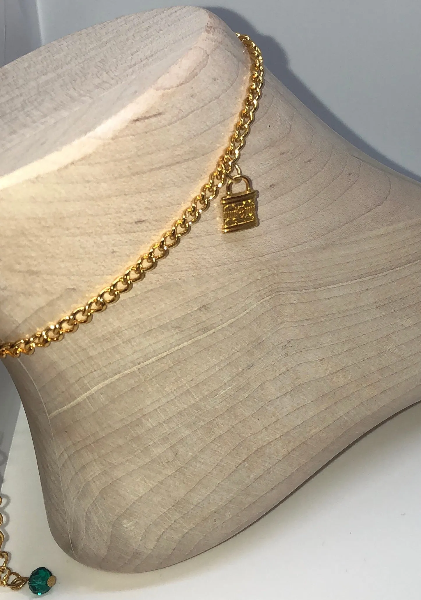Lock pendant anklet