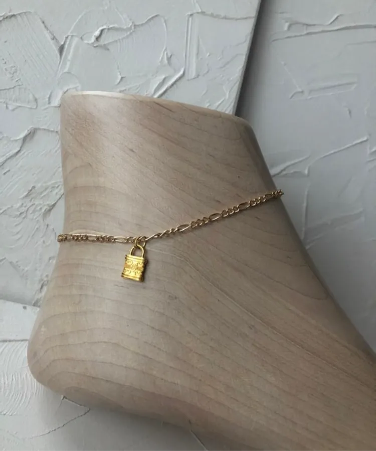 Lock pendant anklet