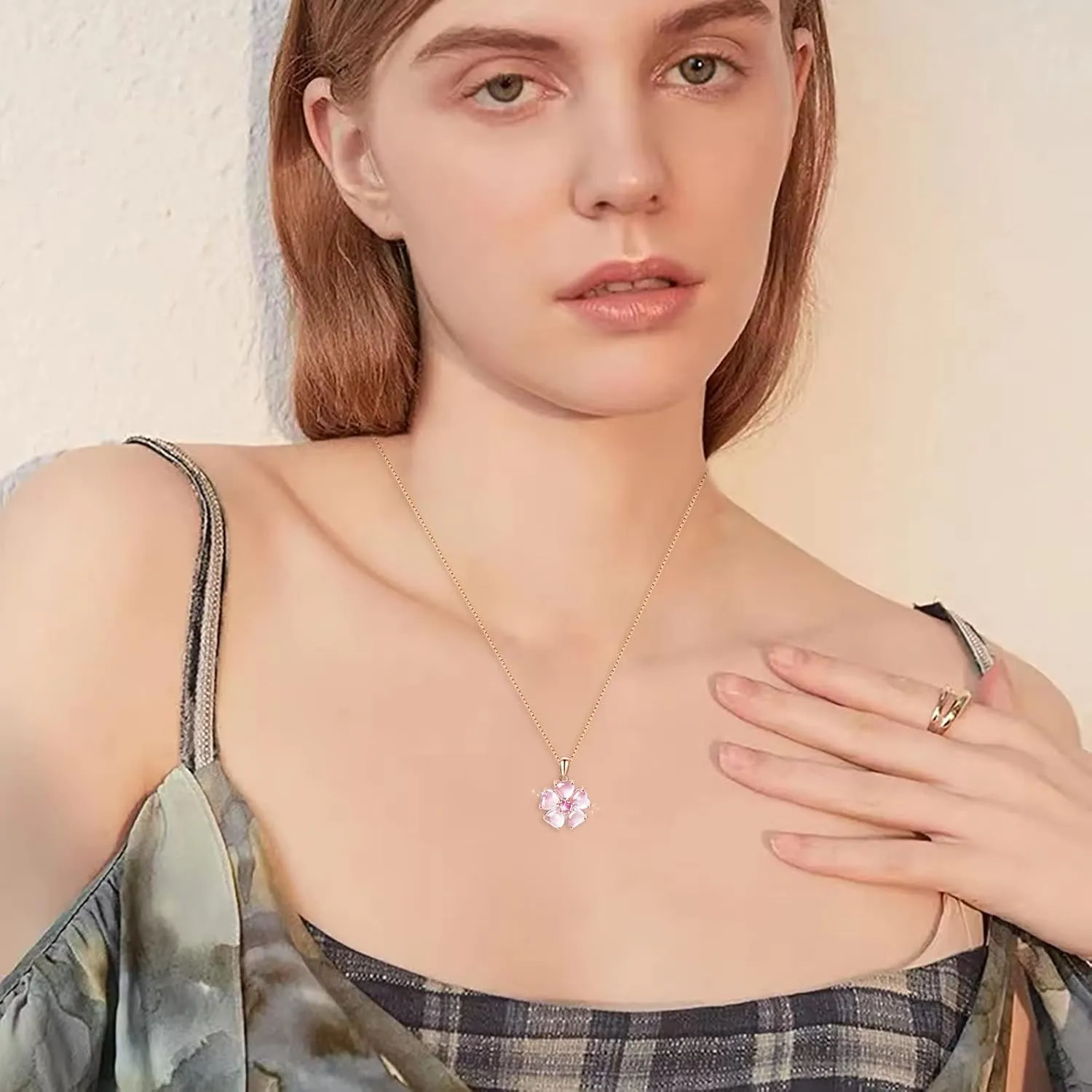 Love Flowers Pendant Necklace Solitaire Zircon Clavicle Chain Dainty Temperament Anniversary Necklaces for Women (Pink, One Size)