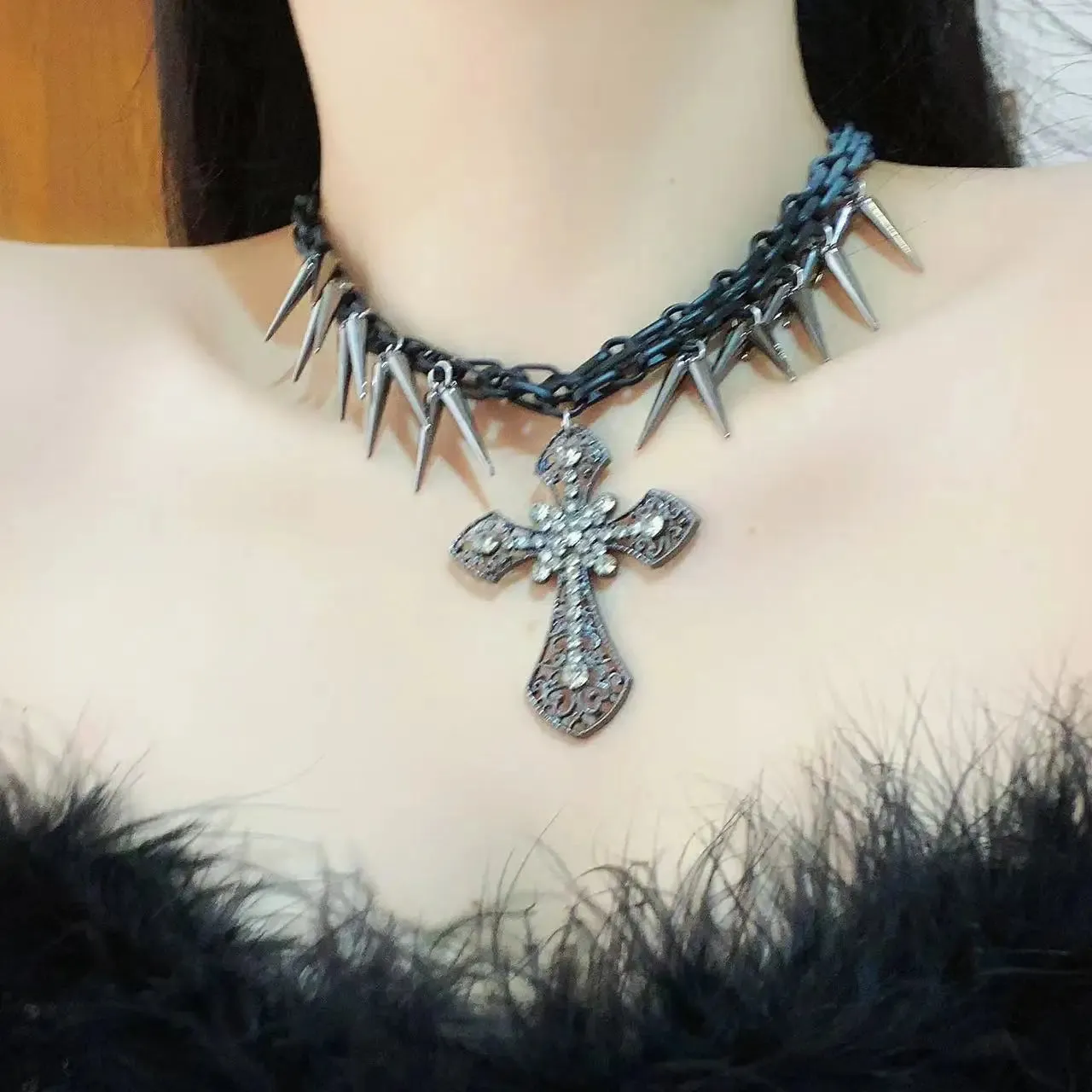 MAYTRENDS  -  Necklace Female Temperament Niche Alloy Rivet Heart Crossed Collarbone Chain Student Adjustable Chain Jewelry