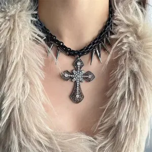 MAYTRENDS  -  Necklace Female Temperament Niche Alloy Rivet Heart Crossed Collarbone Chain Student Adjustable Chain Jewelry