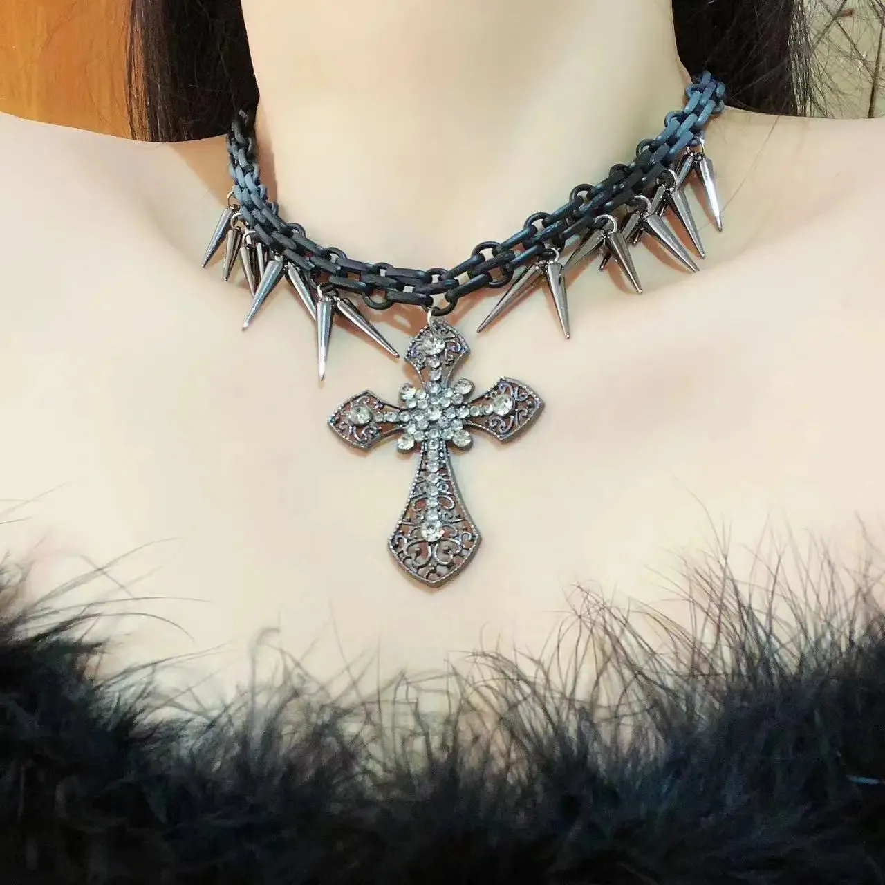 MAYTRENDS  -  Necklace Female Temperament Niche Alloy Rivet Heart Crossed Collarbone Chain Student Adjustable Chain Jewelry