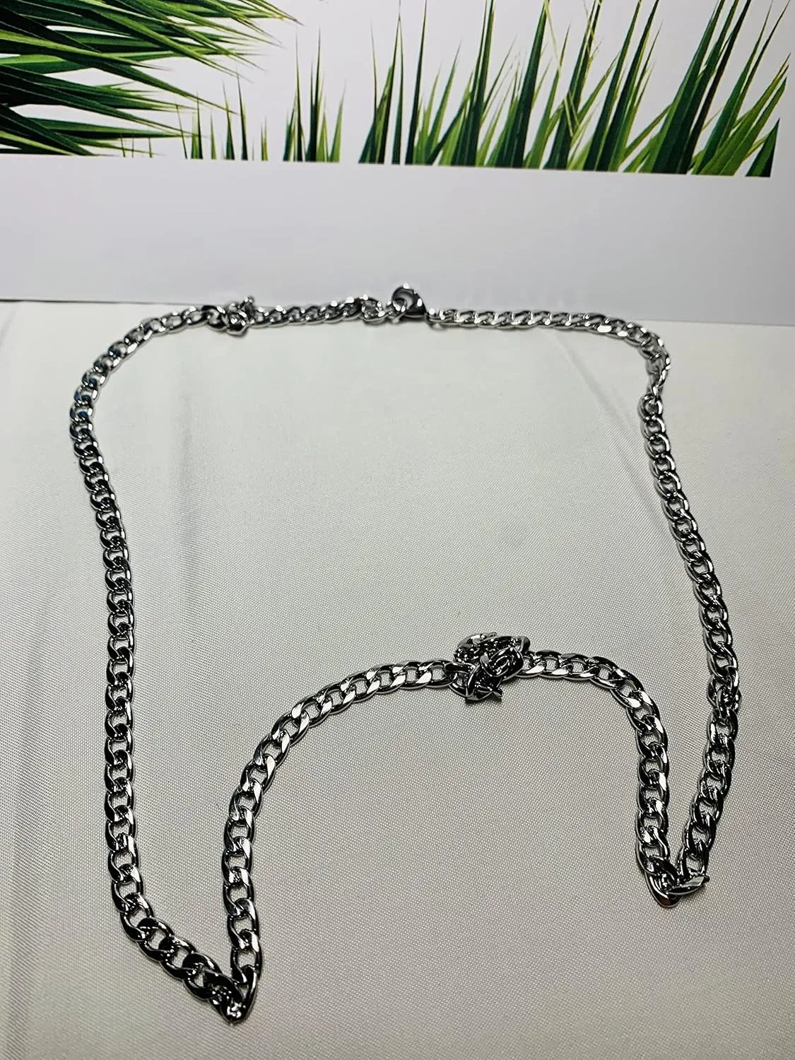 Men's simple titanium steel chain hypoallergenic can be matched with other accessories