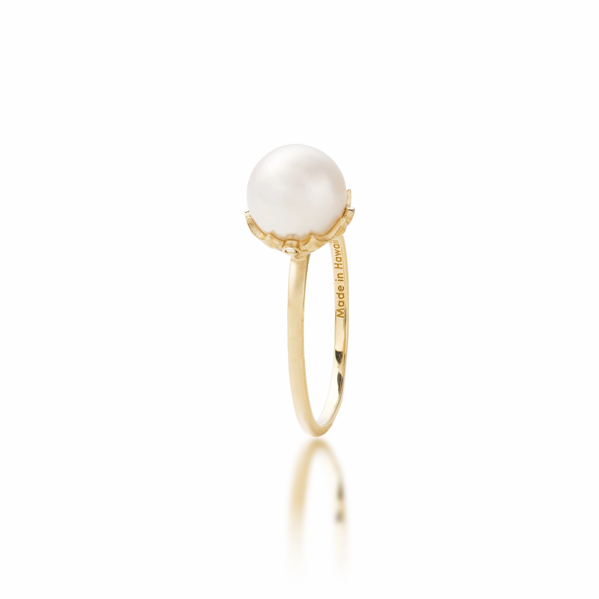 Sophisticated Touch Charming Radiance Hawaiian Quilted Star Akoya White Pearl Ring in Gold with Diamonds - 8mm