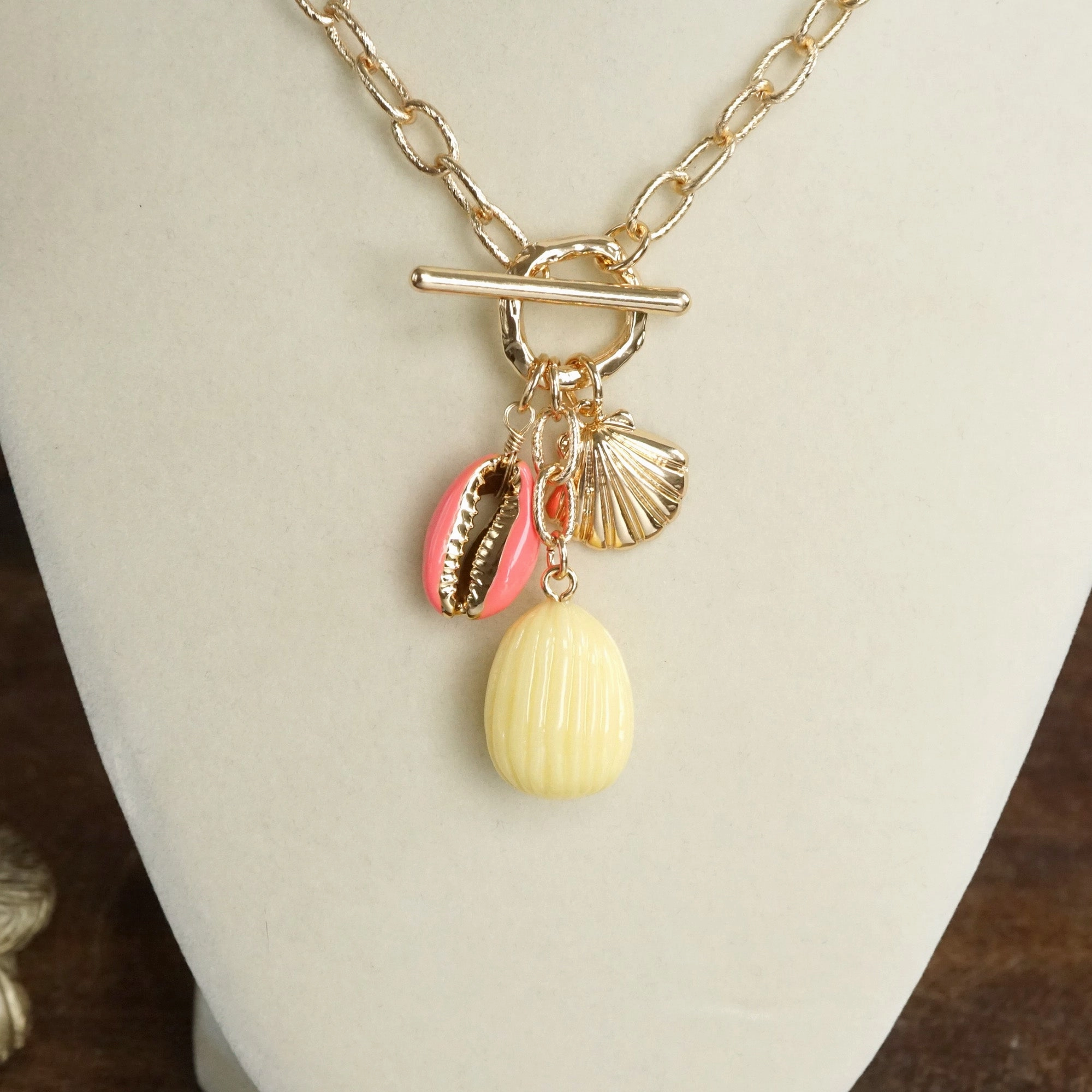 Formal Present Classic Edge Multi-Charm Bright Sealife Cluster Necklace ?C Gold