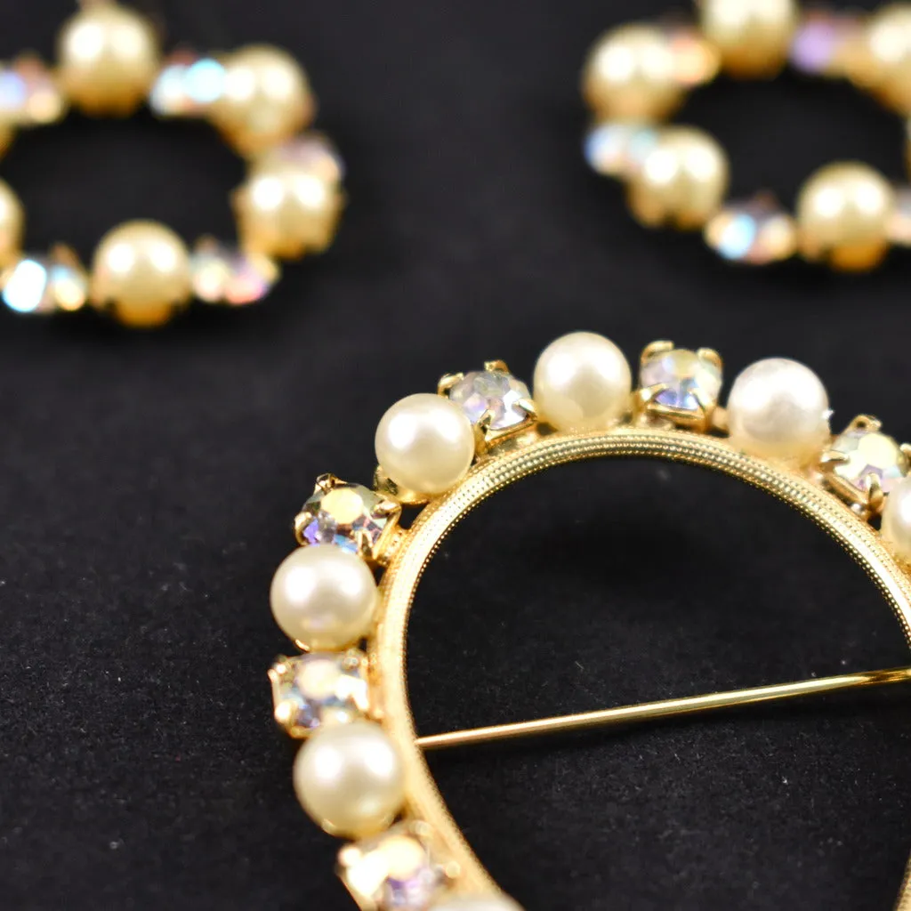 NOS Vintage Pearl Aurora Horseshoe Set
