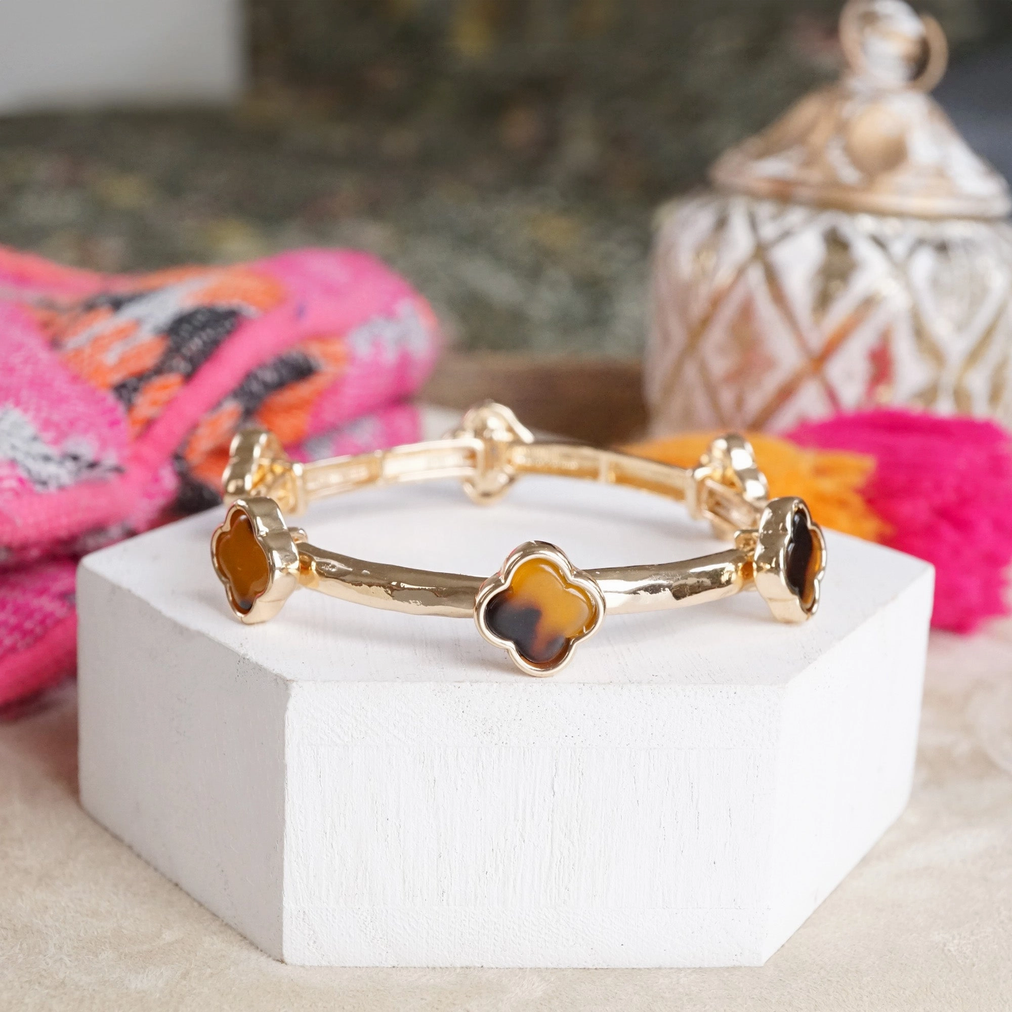 High-End Detail Breaking Style Clover Stretchy Bangle Bracelet ?C White, Pink, Mint, Tortoise