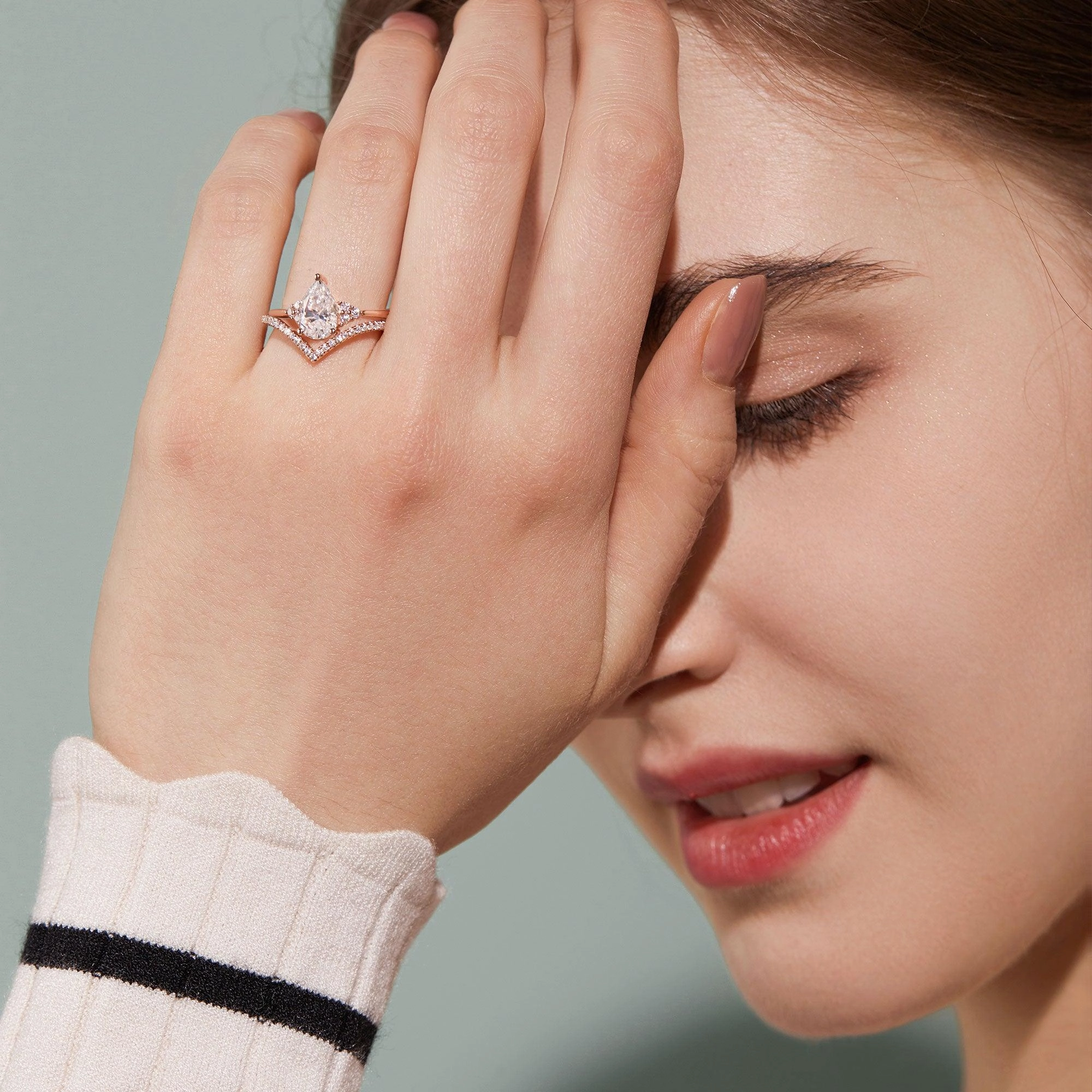 Pear Shaped Moissanite Chevron Rose Gold Ring Set 2pcs - Lily Romantic Spark