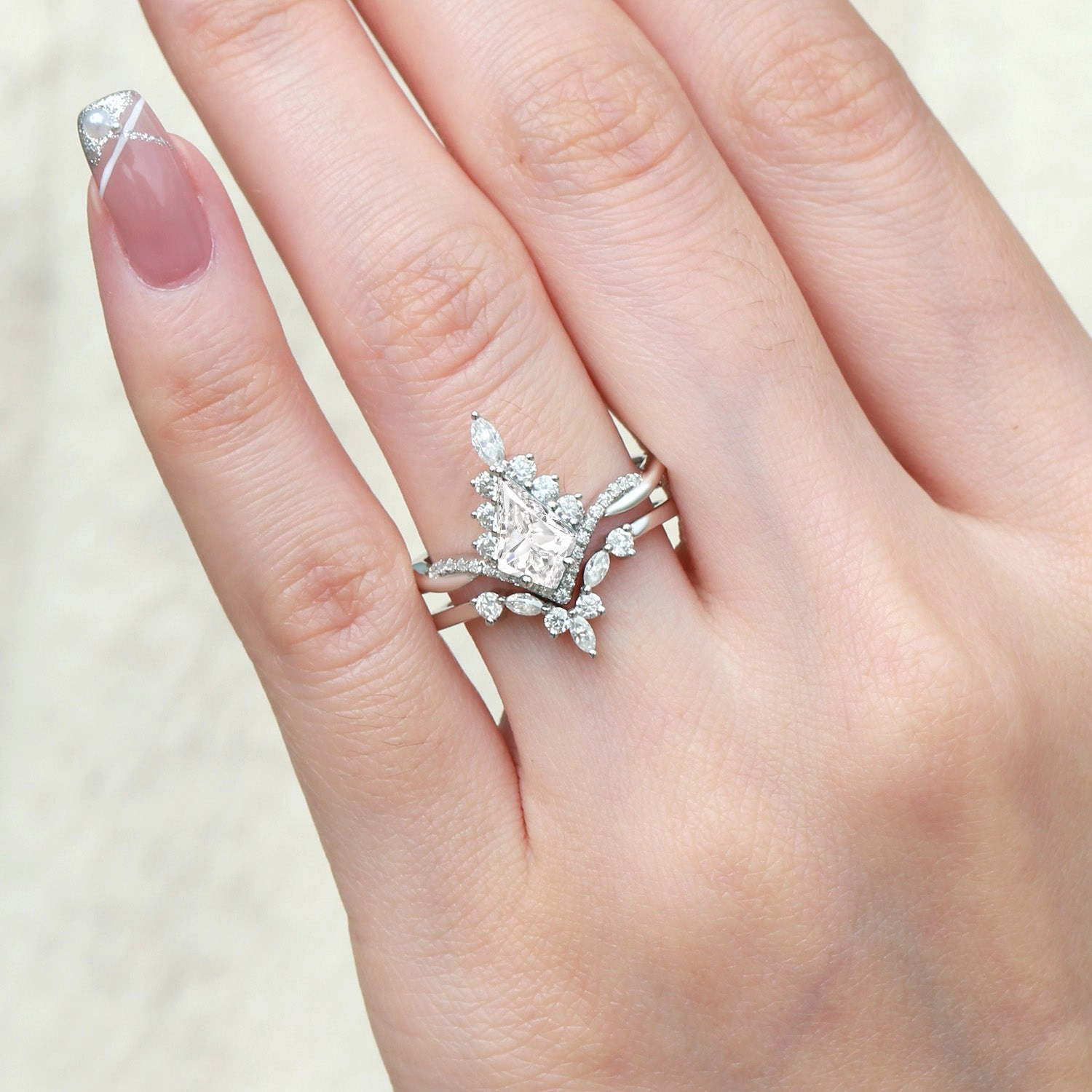 Stylish Finish Instant Match Unique Lab Grown Diamond Kite Shape Engagement Ring Sets 2pcs