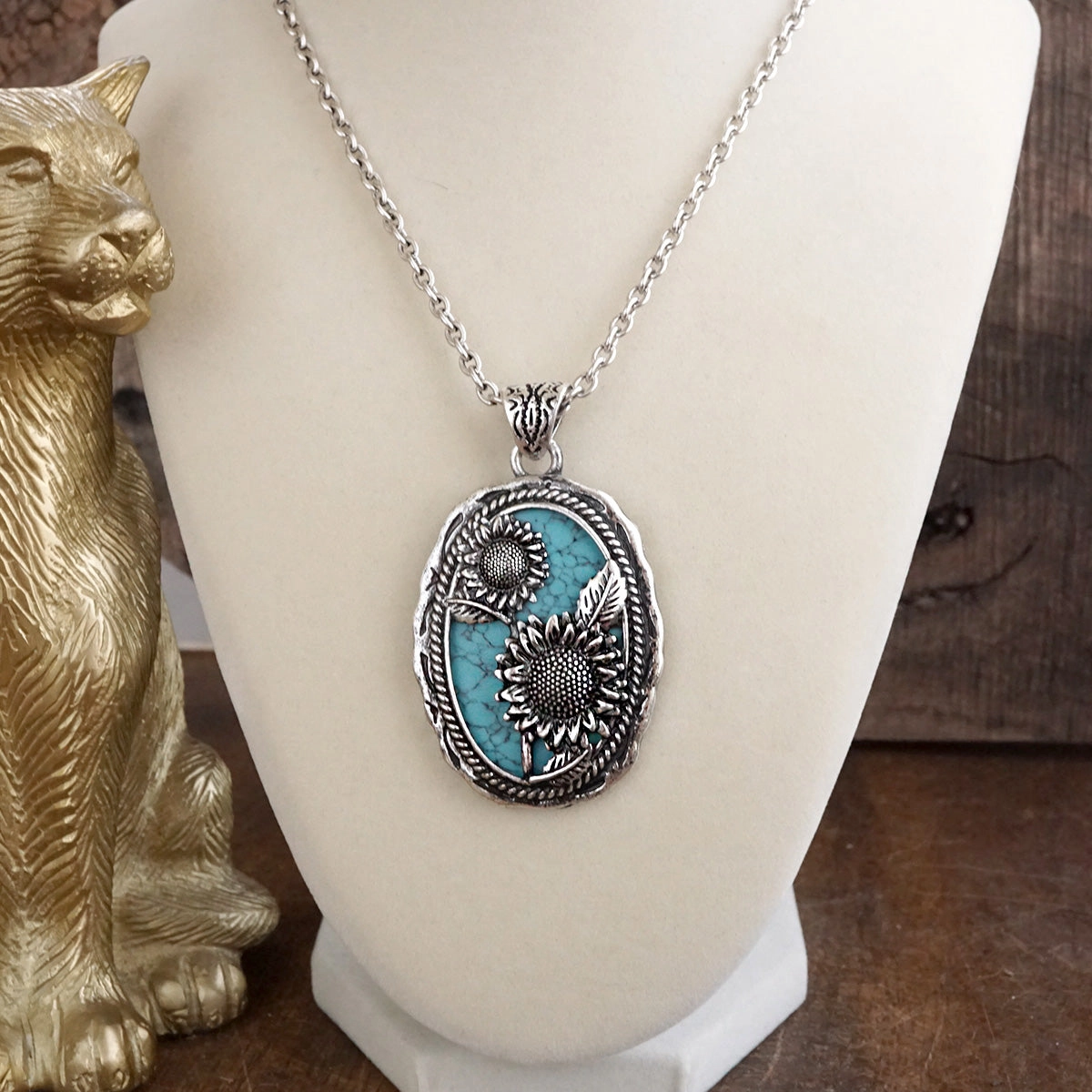 Prairie Tales ?C Silver Tone Western Pendant Necklace Superb Jewelry Premium Piece