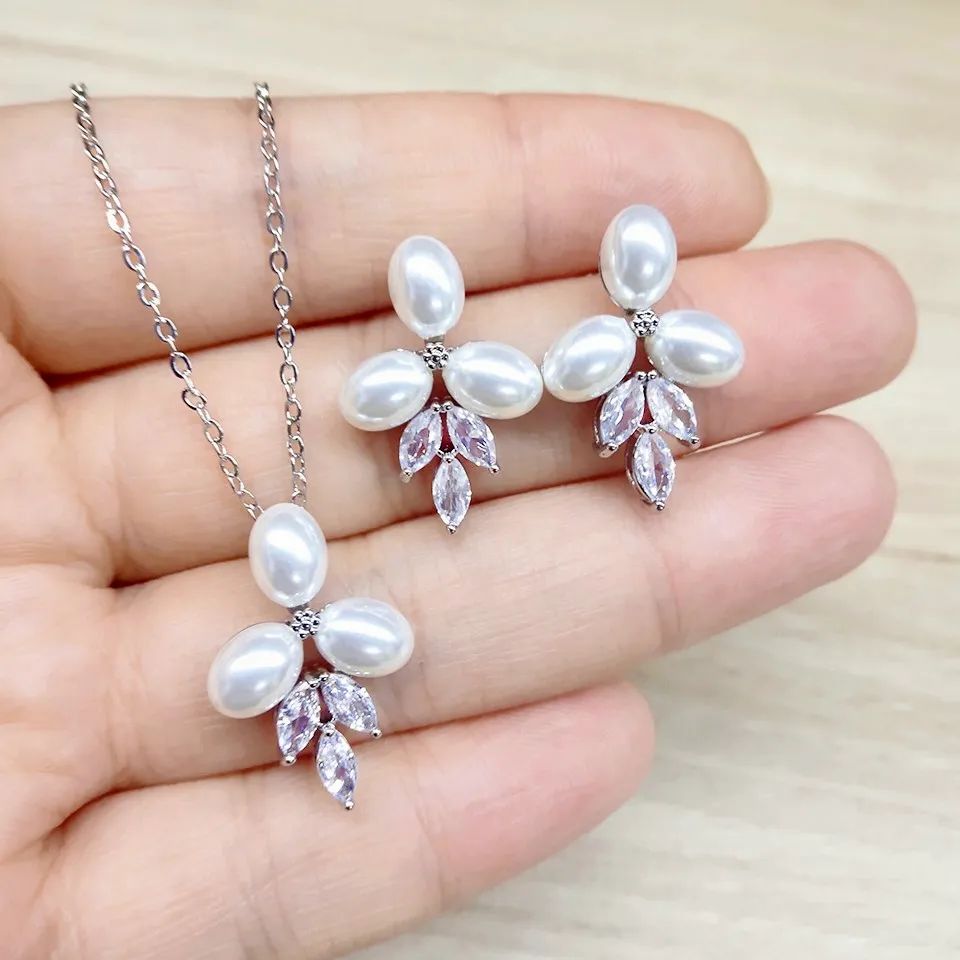 "Adonna" - Pearl Bridal Necklace - Available in Silver, Rose Gold and Yellow Gold