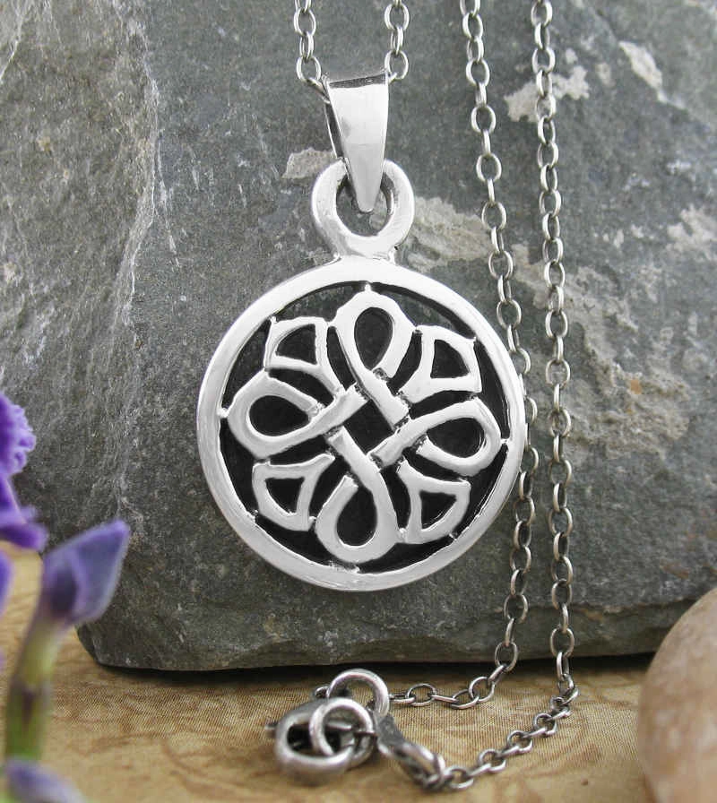 Round Celtic Quaternary Knot Pendant Durable Ornament Luxury Accent