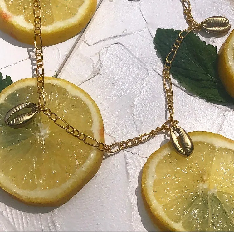 Seashell pendant necklace