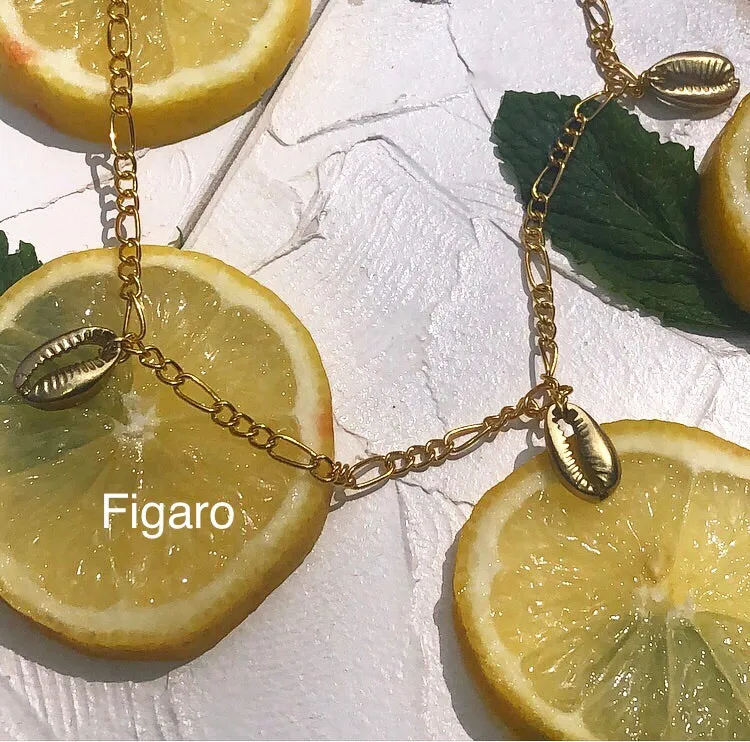 Seashell pendant necklace