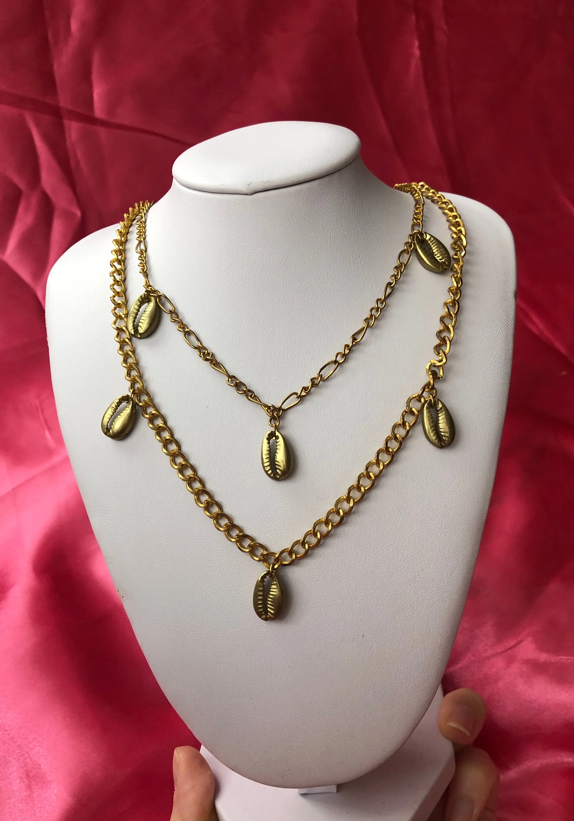 Seashell pendant necklace
