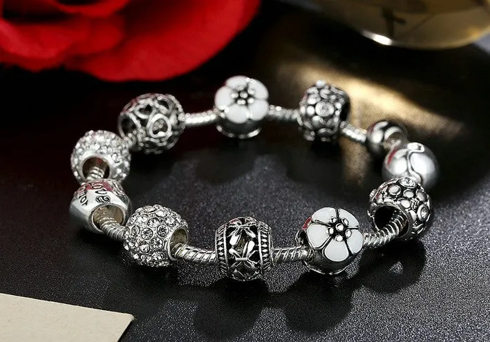 Sophisticated Silver Charm Bracelet: Elegance Meets Versatility in Your Everyday Style