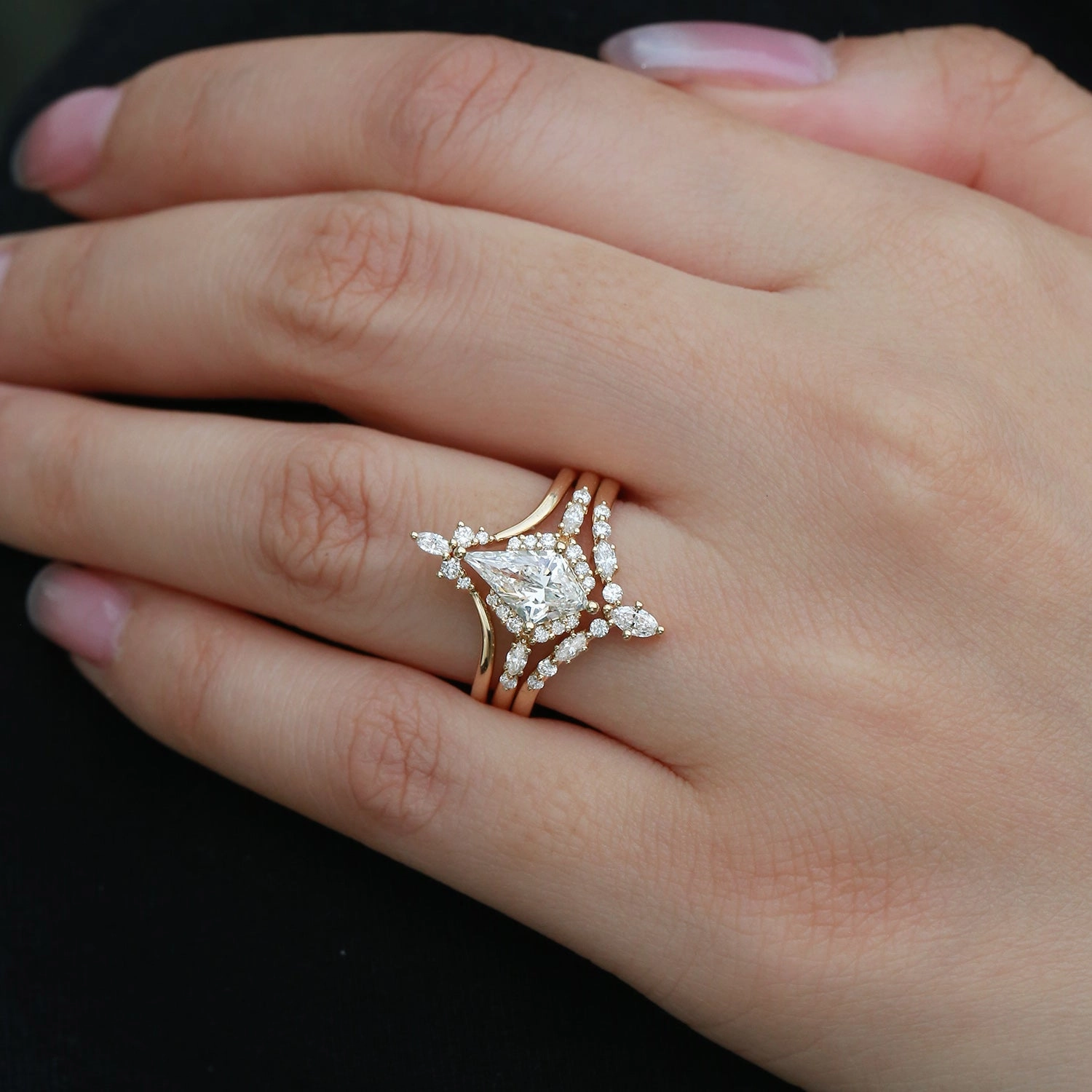 Simple Look Stylish Spark Kite Lab Grown Diamond Engagement Ring Set 3pcs