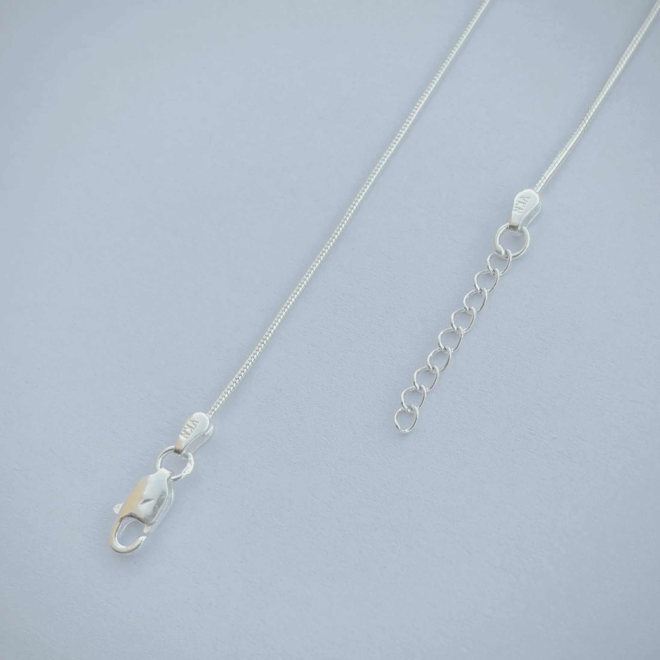 Stylish Silver Anklet with Black Moti for Modern Vibes.
