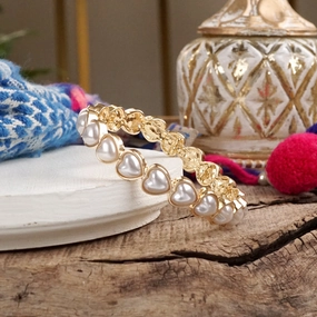 Sweetheart Shine ?C Gold Stretchy Bangle with Pearl Hearts Sophisticated Touch Seamless Integration