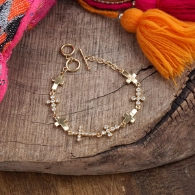 Gracefully Linked ?C Sideways Cross Charm Bracelet in Gold or Silver Tropical Touch Ideal Circumstance