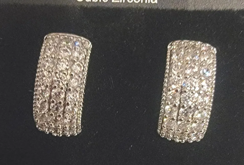 THE LUXE NK GLAM GIRL LUXURY JEWELRY COLLECTION - CZ CLUSTER RHINESTONE STUD EARRINGS-ES77-10364