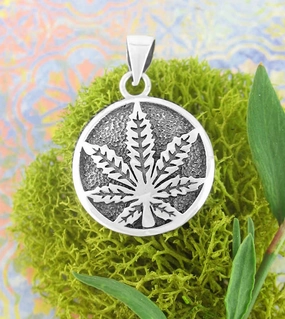 Simple Beauty Cannabis / Marijuana Leaf Round Pendant